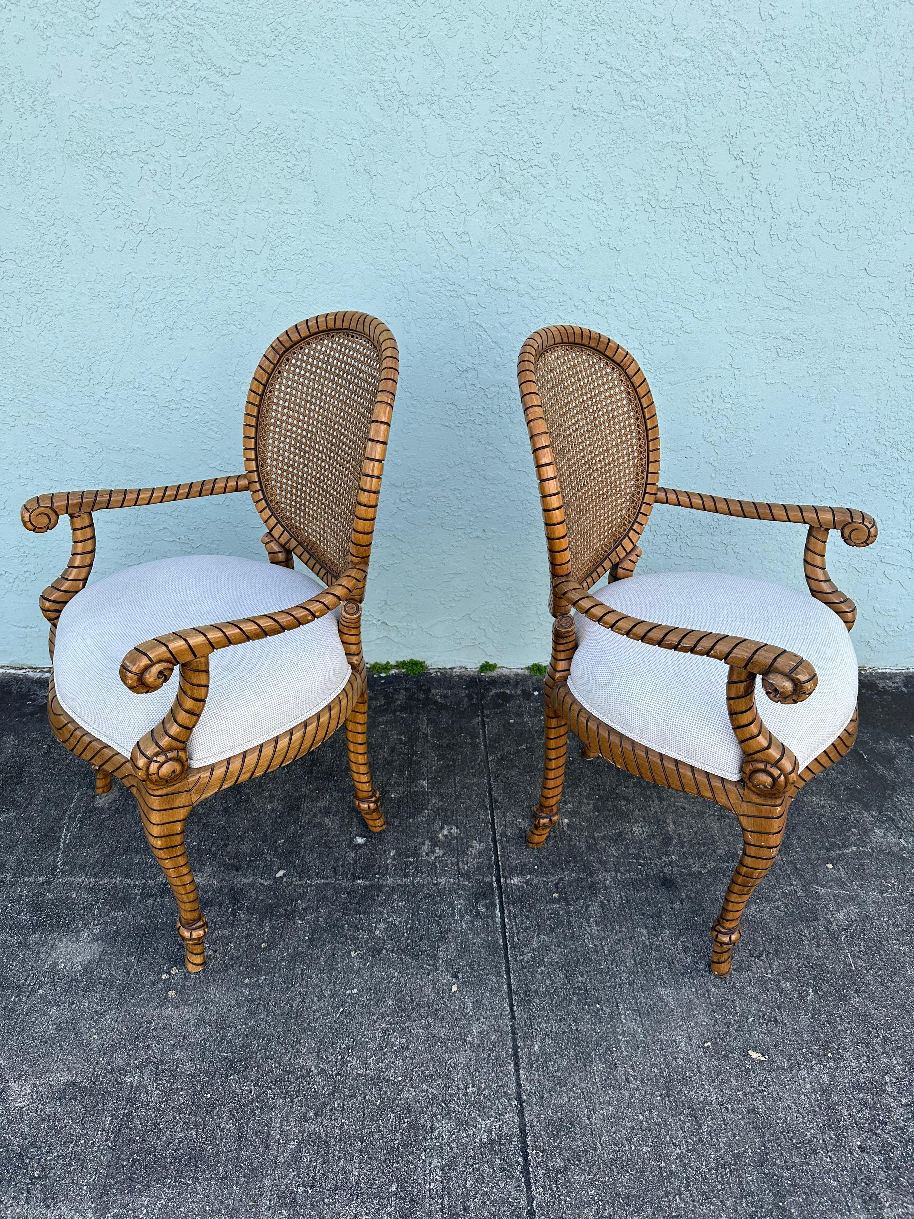 Tissu d'ameublement Fauteuils en bois doré torsadé des années 1980, lot de 2 en vente