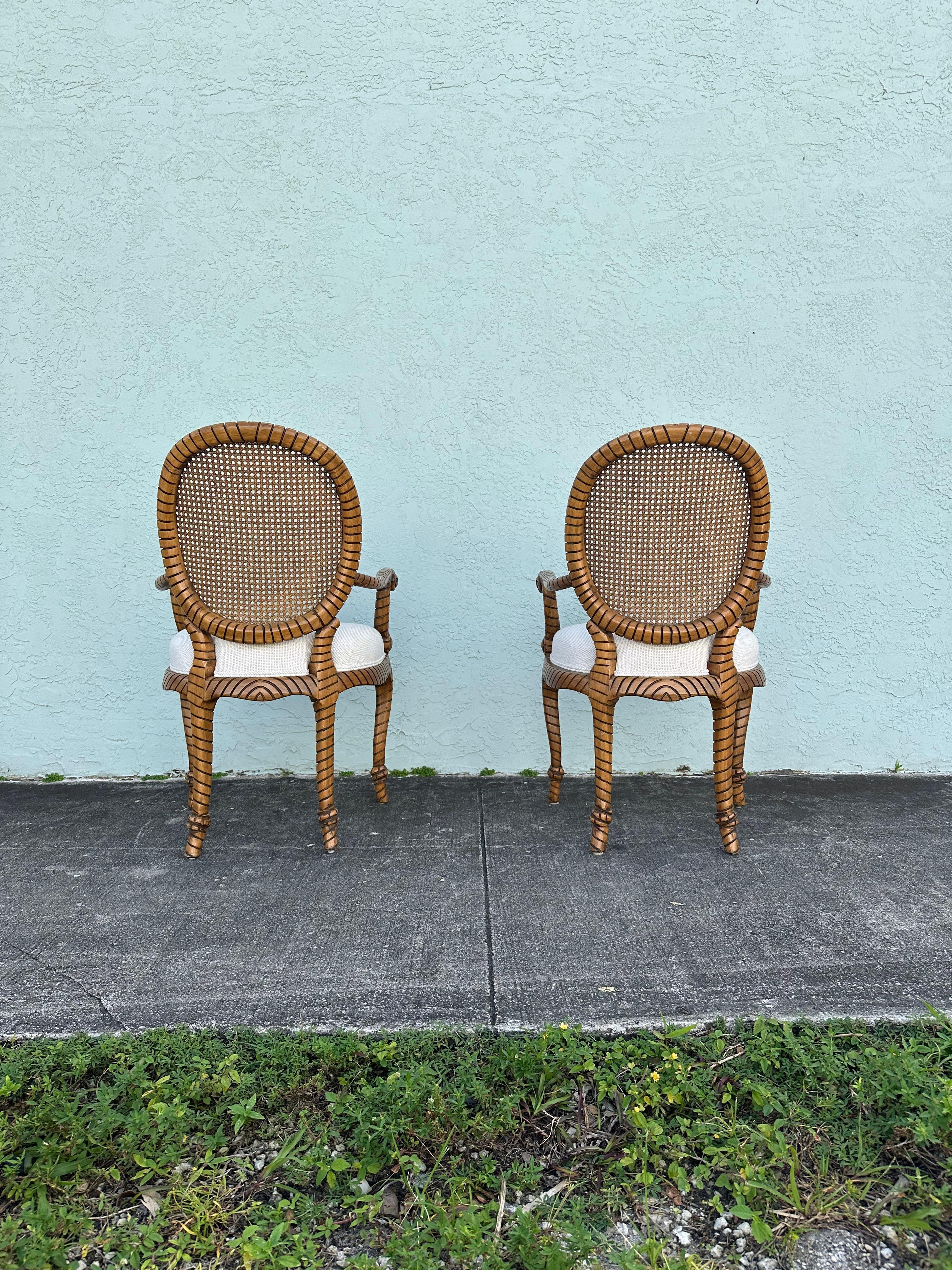 Fauteuils en bois doré torsadé des années 1980, lot de 2 en vente 2