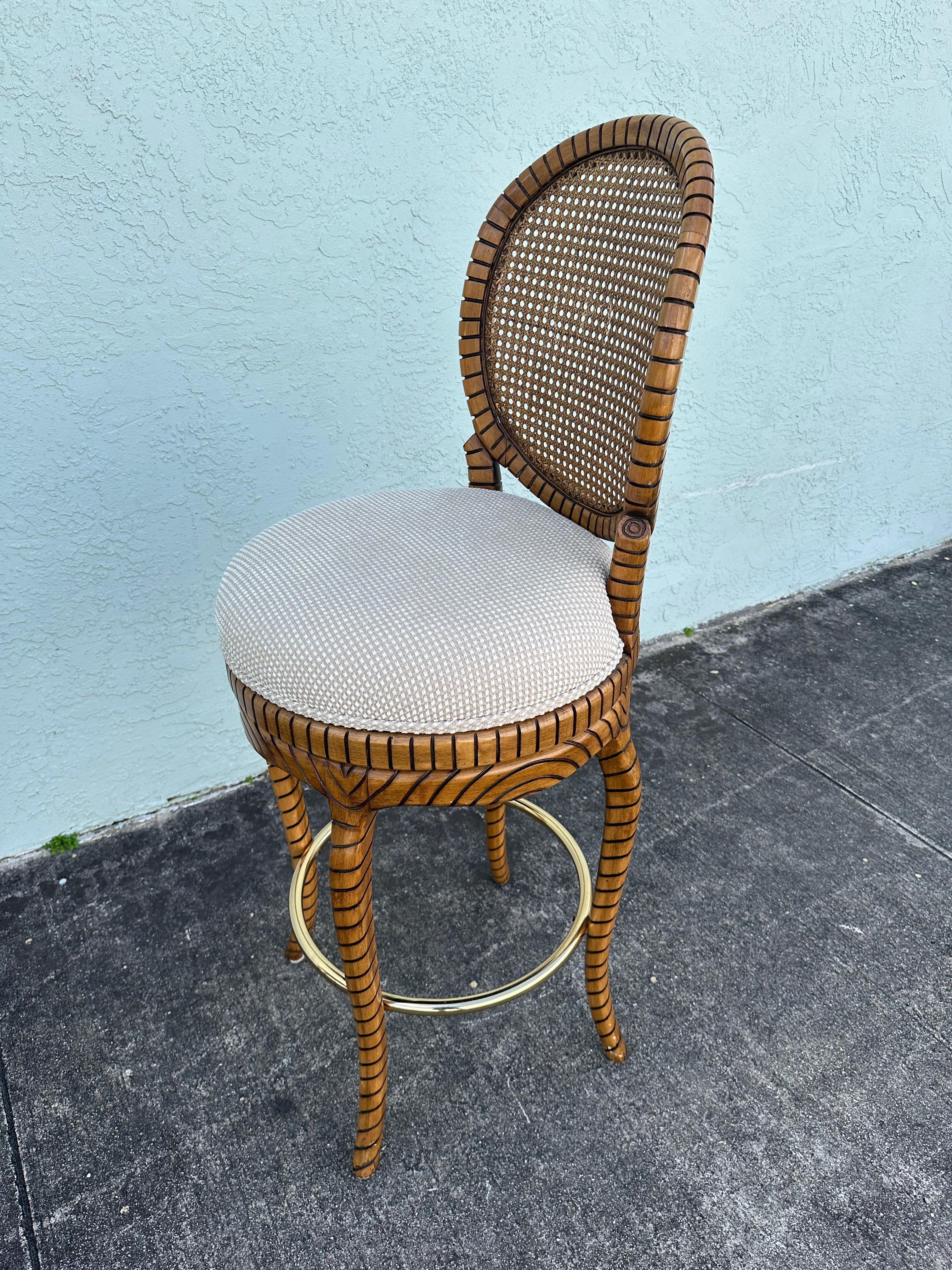 Fin du 20e siècle 1980 Twisted Rope Gilt Wood Cane Swivel Stools, Set of 2 (Tabourets pivotants en bois doré à corde torsadée) en vente