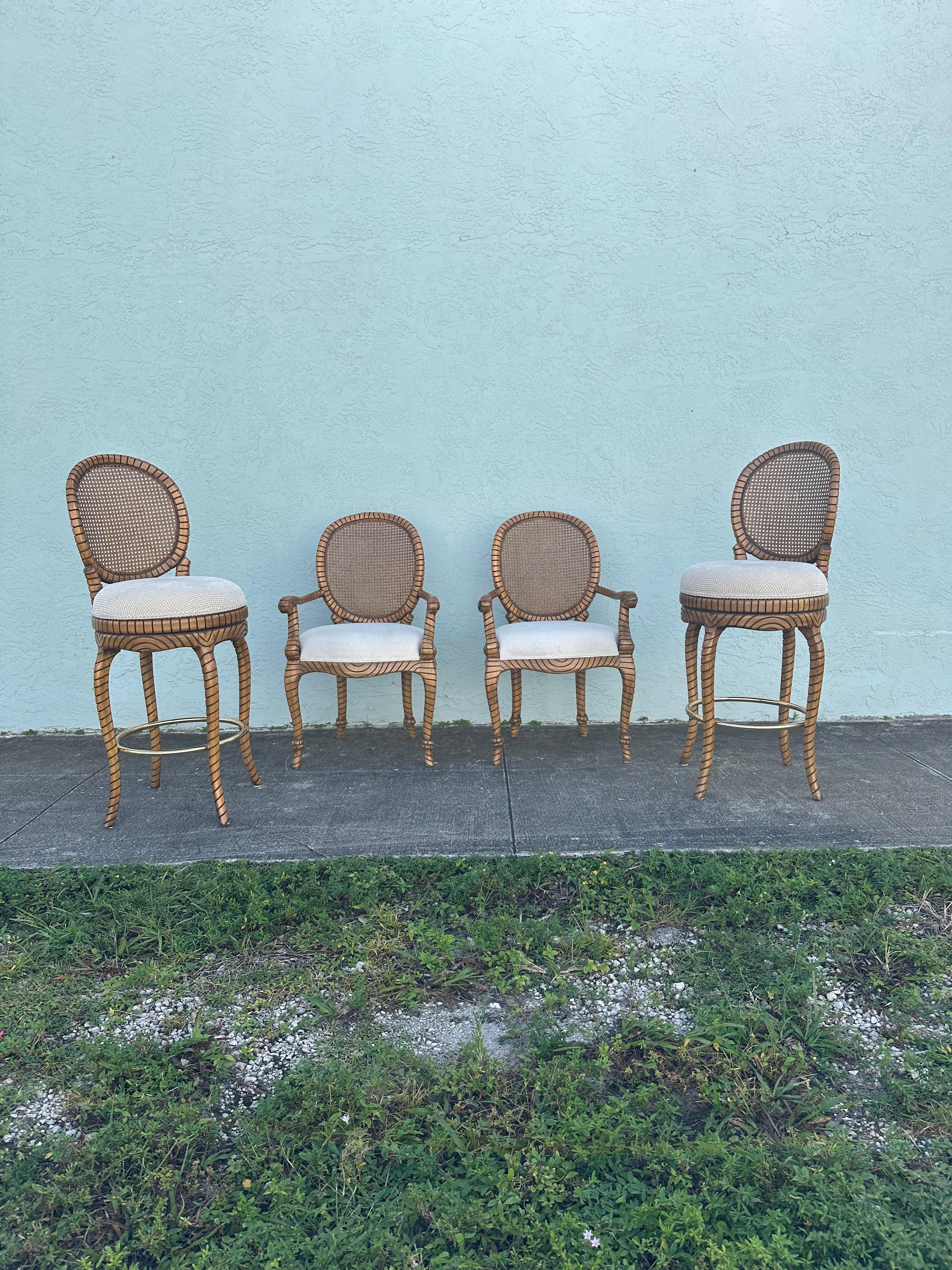 1980 Twisted Rope Gilt Wood Cane Swivel Stools, Set of 2 (Tabourets pivotants en bois doré à corde torsadée) en vente 1