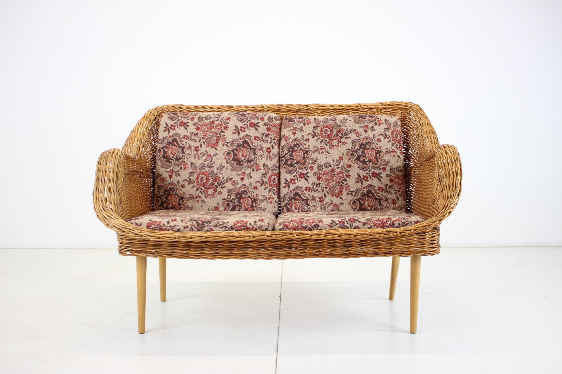 - Good original condition
- Made of wood and rattan
- Made by ULUV.