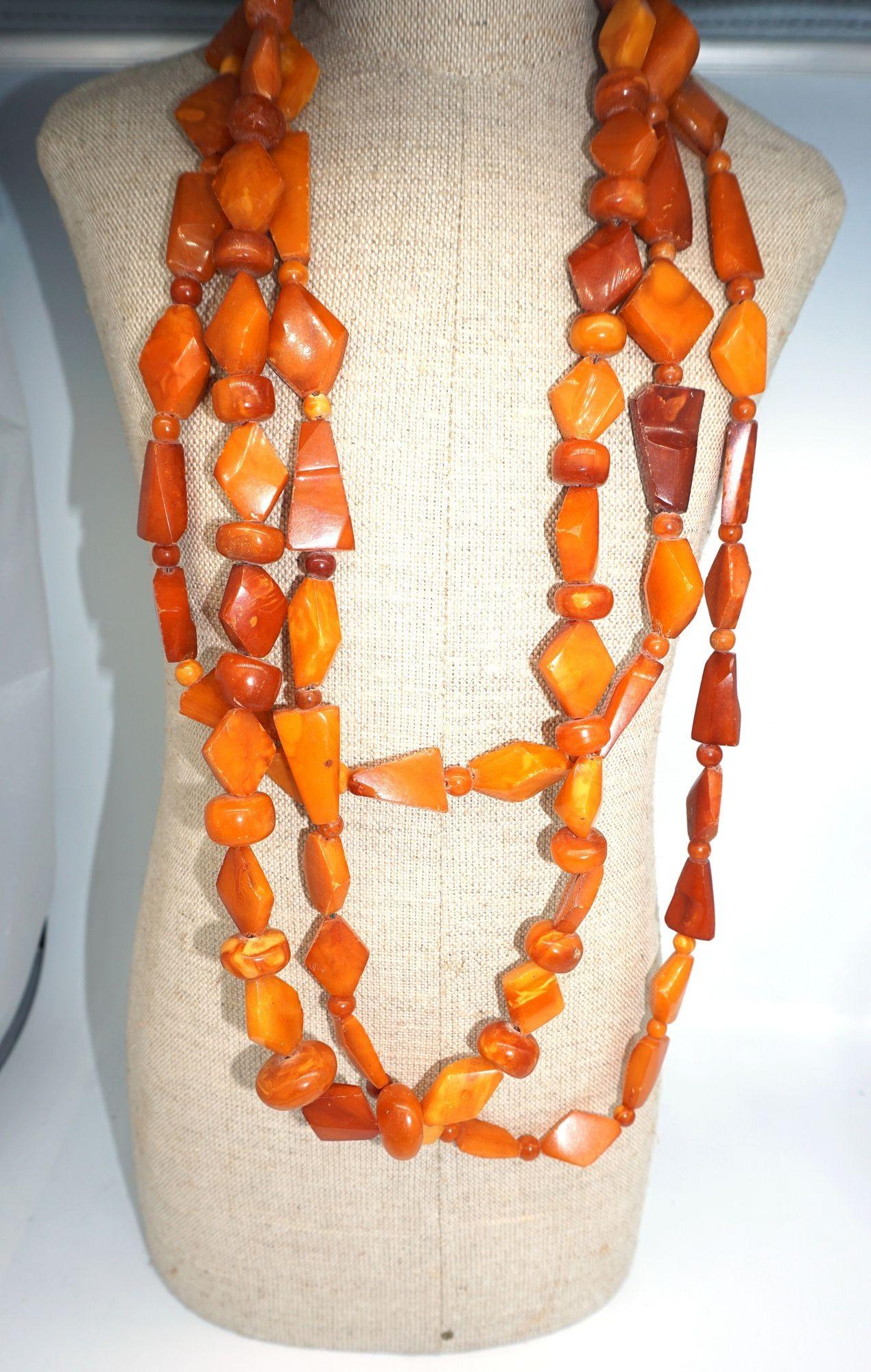 Collana di perline in catalina color ambra degli anni '70 a due fili In condizioni buone in vendita a Van Nuys, CA