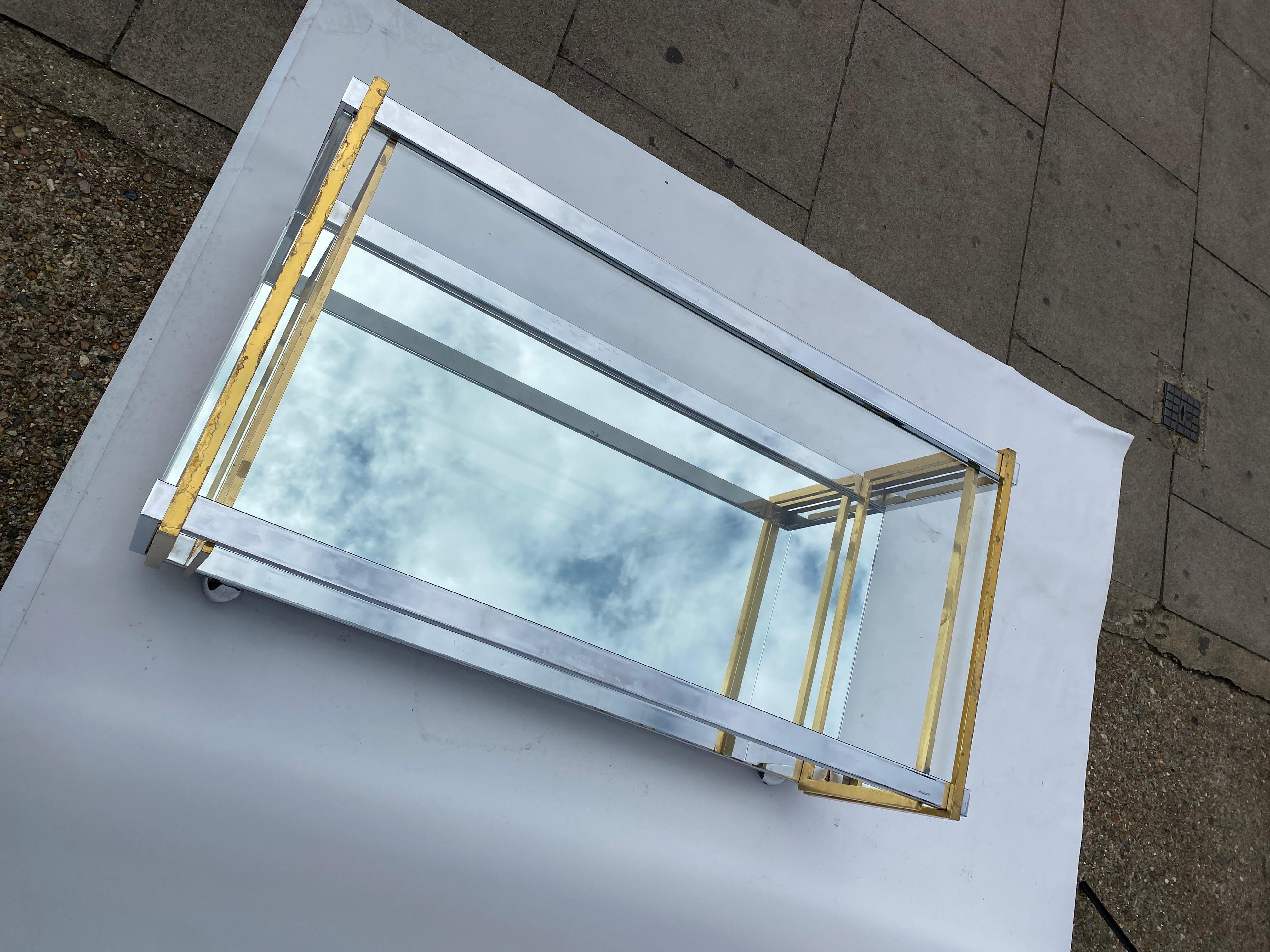 Mesa de centro de dos niveles de los años 70 latón cromo cristal espejo Hollywood Regency Rega en venta 8