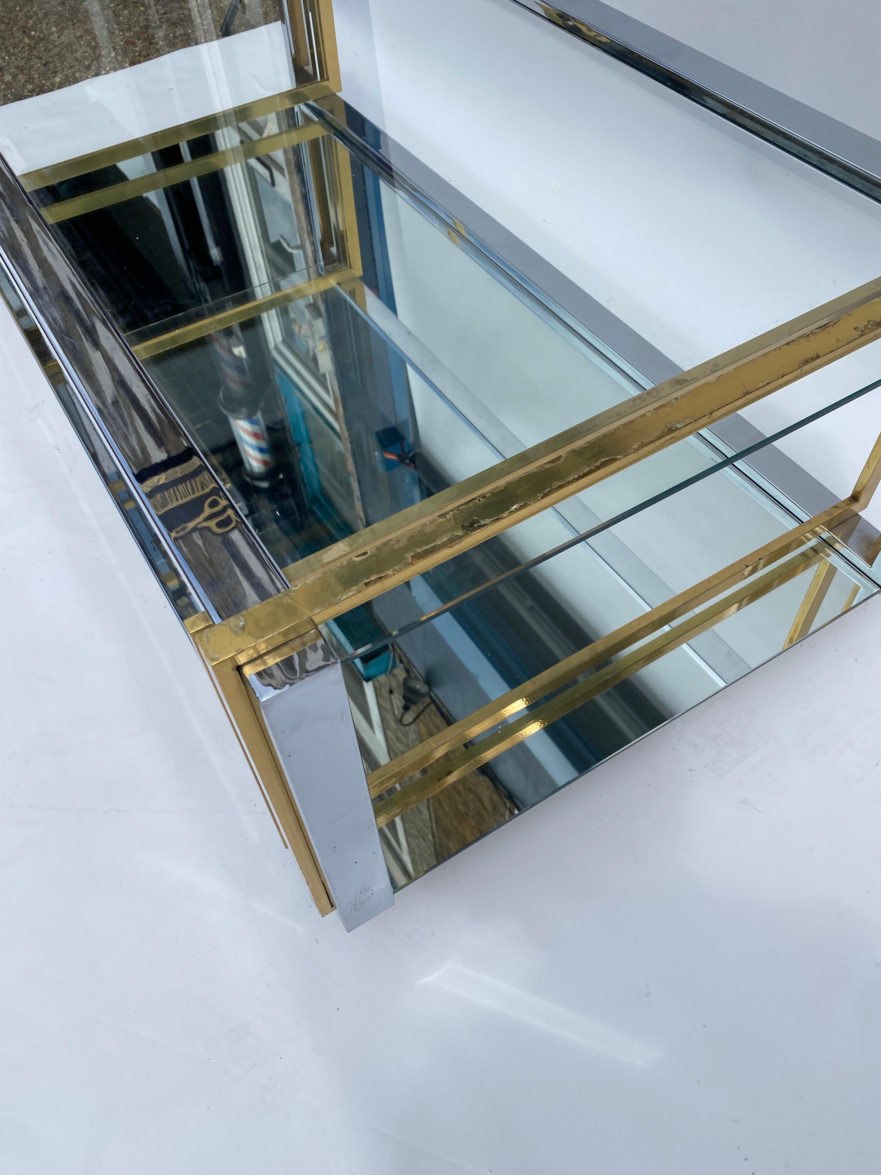 Mesa de centro de dos niveles de los años 70 latón cromo cristal espejo Hollywood Regency Rega en Bueno estado para la venta en London, GB
