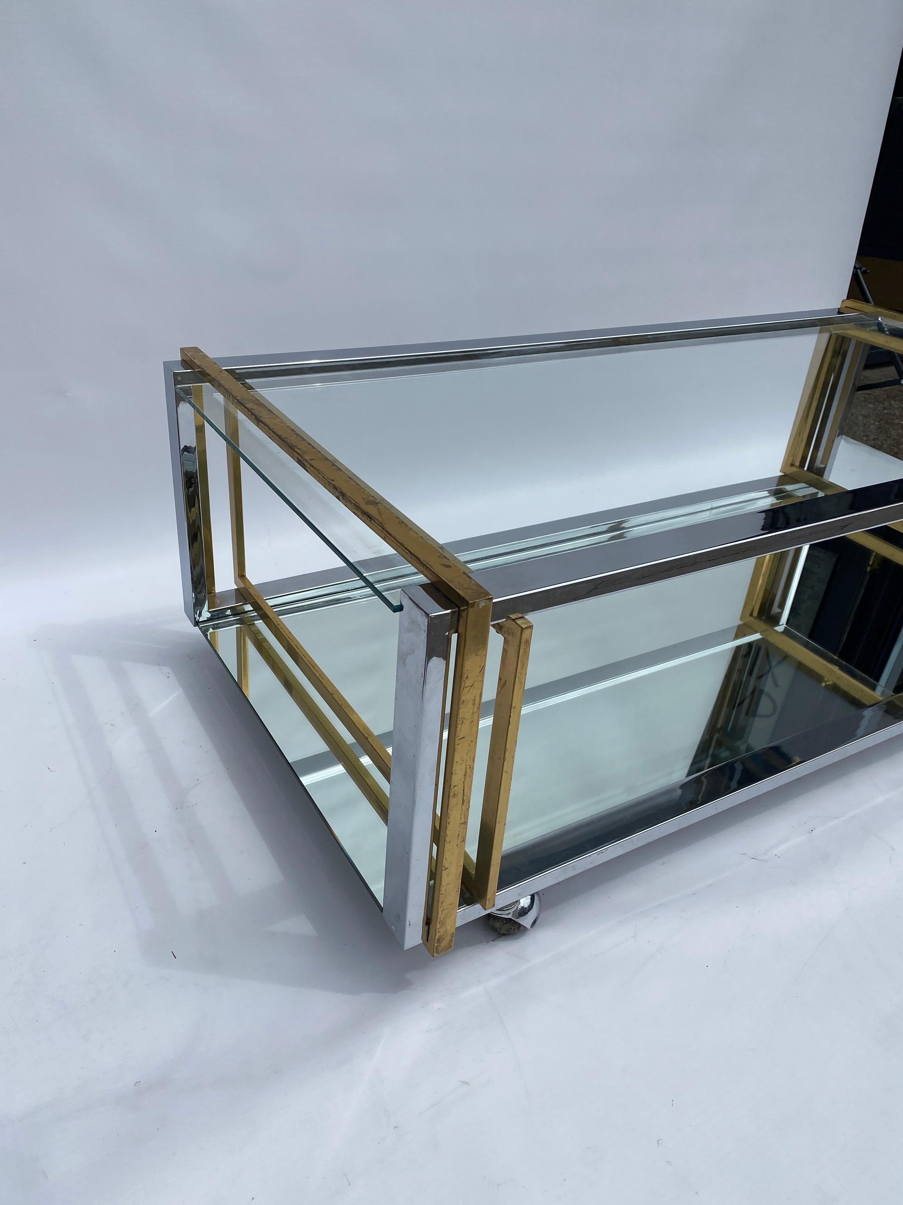 Mesa de centro de dos niveles de los años 70 latón cromo cristal espejo Hollywood Regency Rega en venta 1