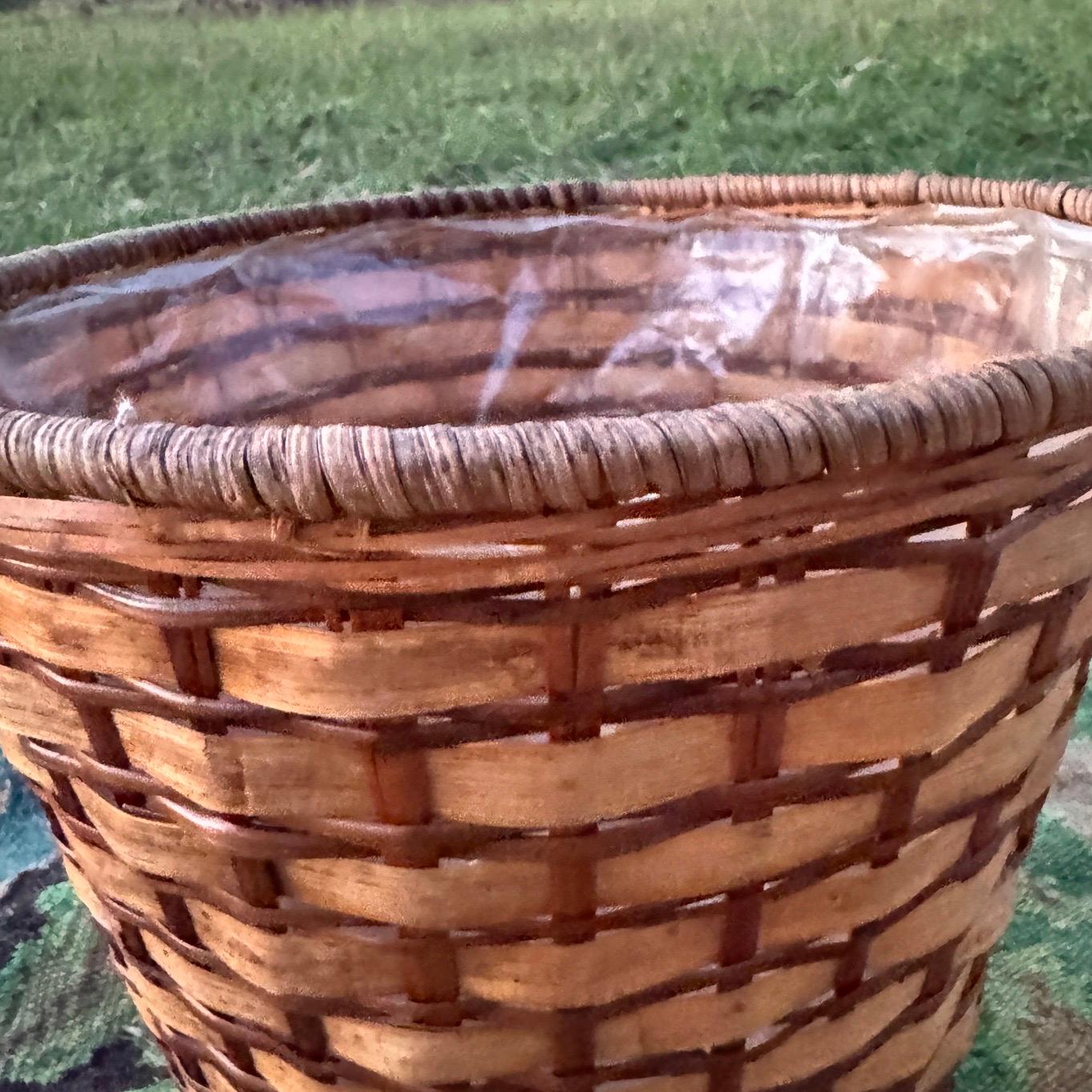 1970s Two Toned Woven Rattan Wastebasket For Sale 4
