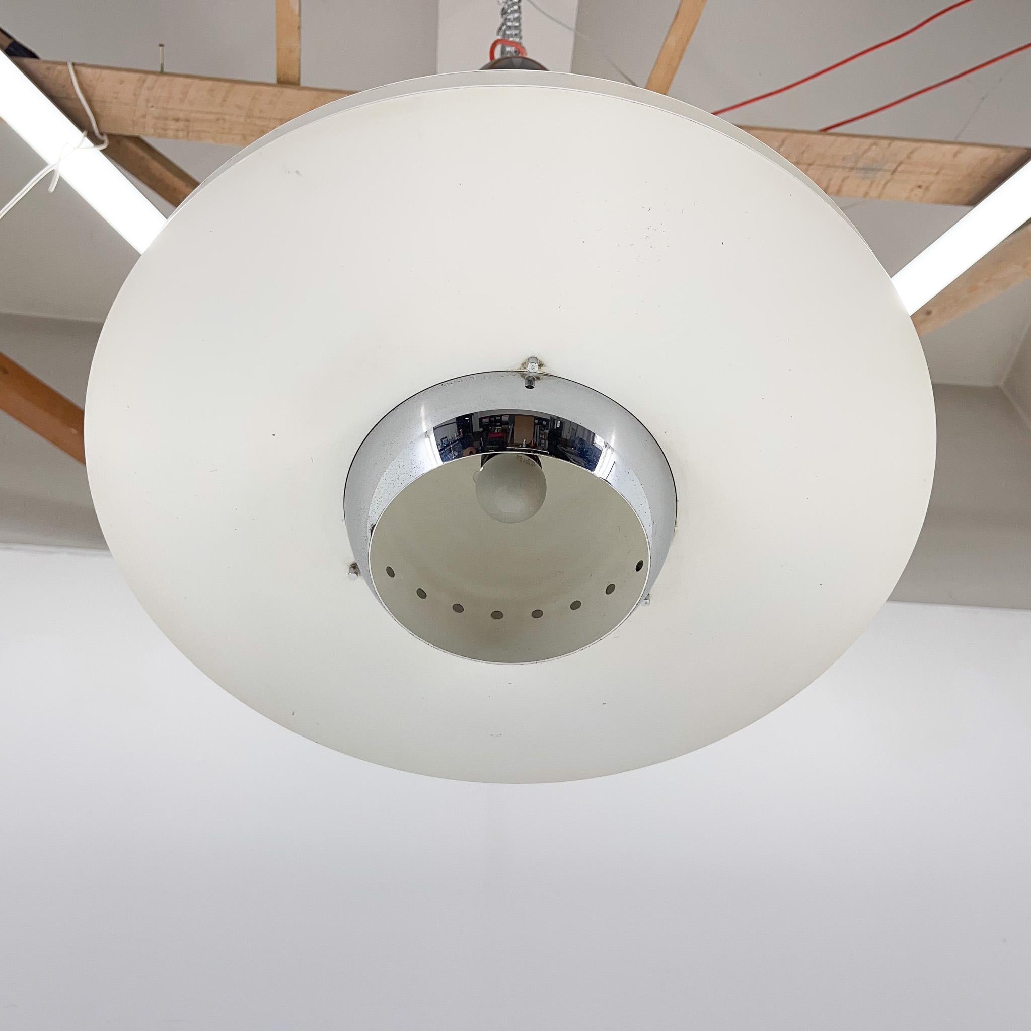 Pendentif UFO des années 1970 en chrome et métal laqué de l'ère spatiale, Italie en vente 1