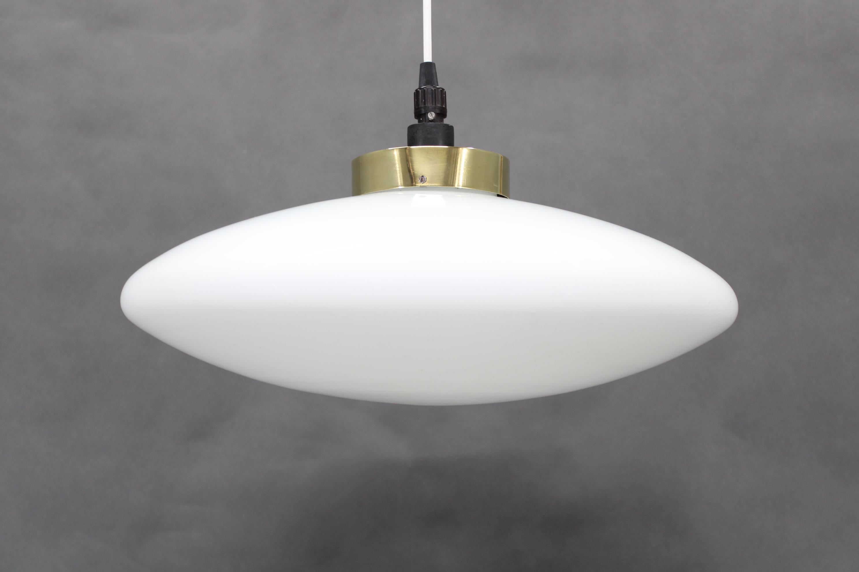 - buone condizioni originali con lievi segni d'uso 
- 1x lampadine E26 - E27 
- Compatibile con il cablaggio degli Stati Uniti 