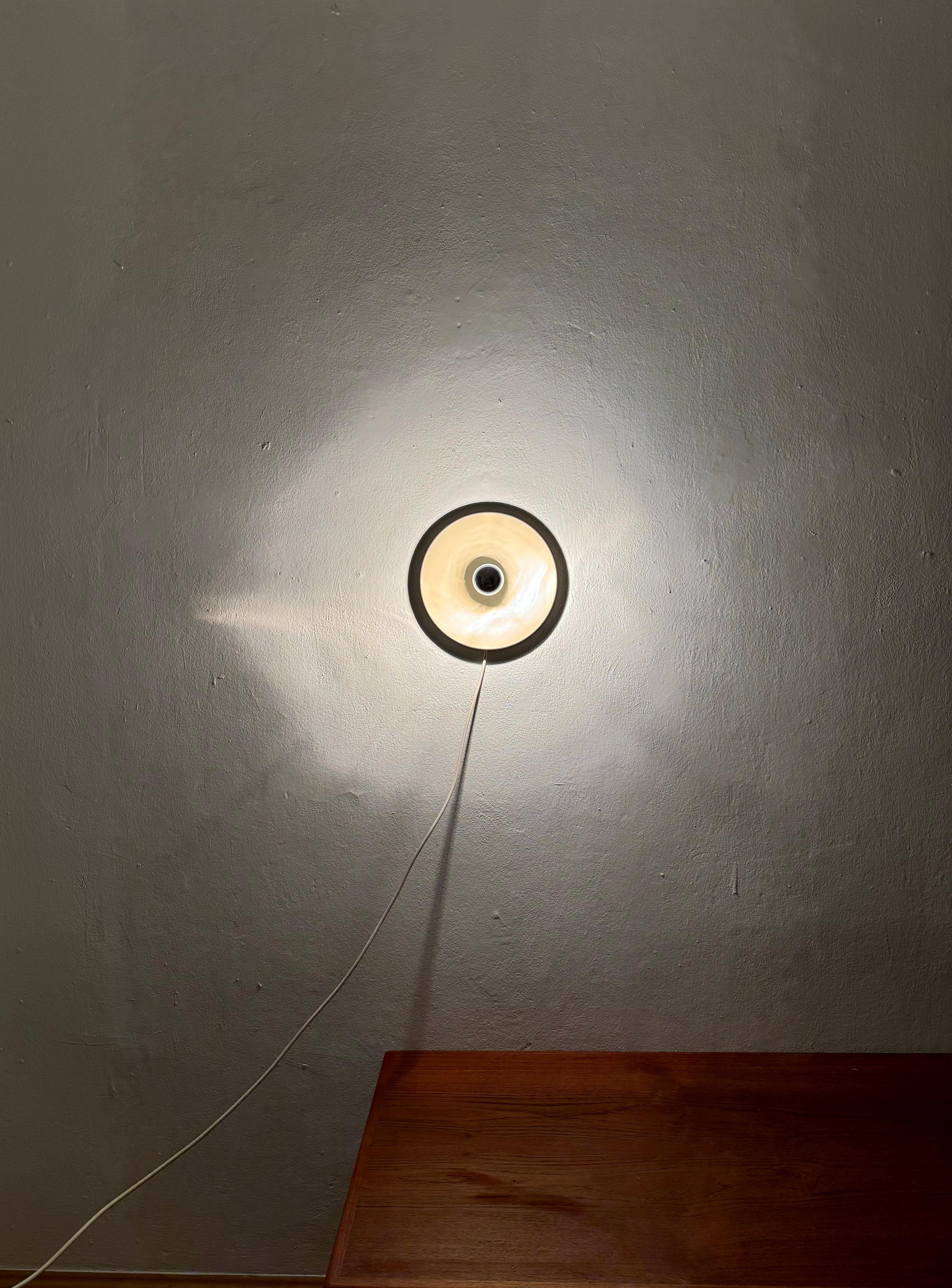 Métal Lampe murale ou plafonnier Ufo des années 1970 par Cosack en vente