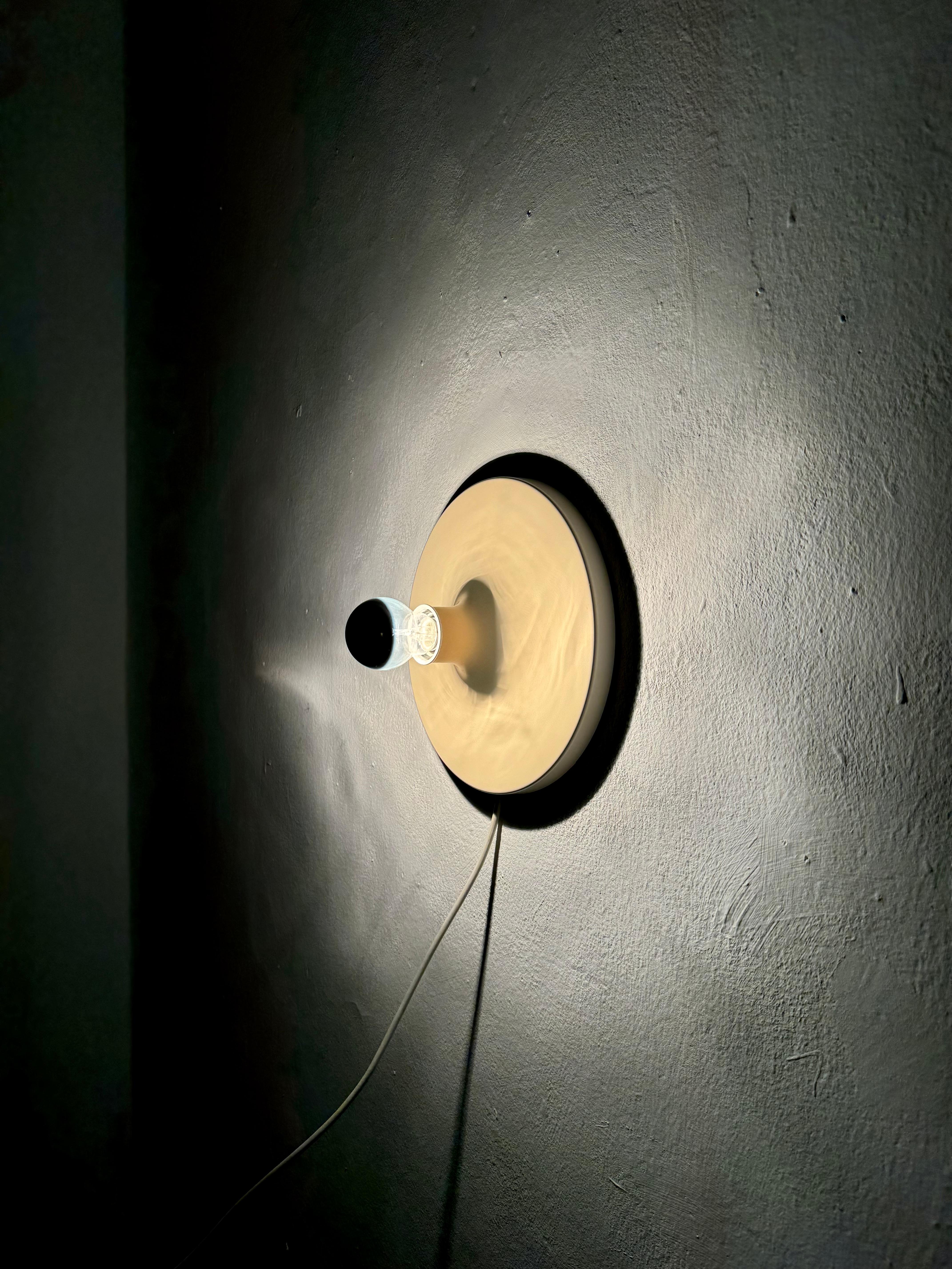 Lampe murale ou plafonnier Ufo des années 1970 par Cosack en vente 1