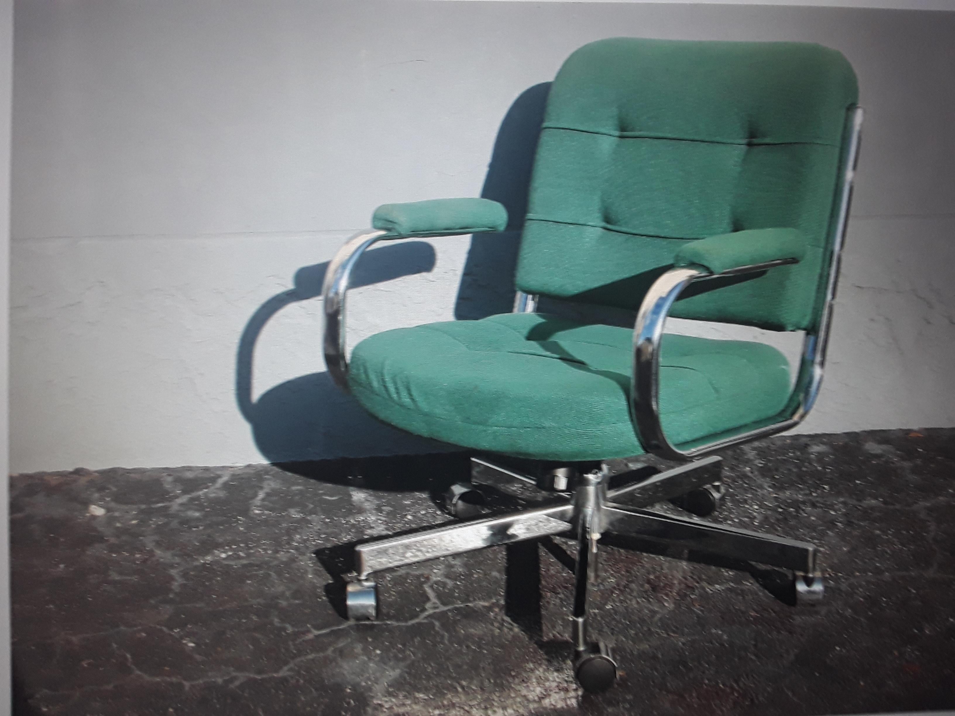 1970's Ultra Modern Adjustable Office Desk Chair. Very nice quality. Green color.