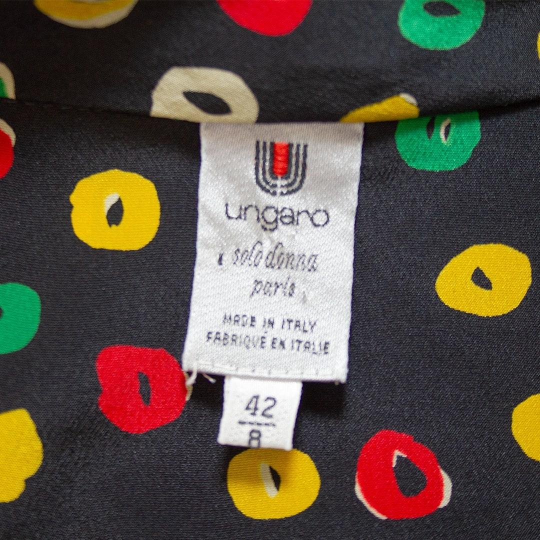 1970er Ungaro Bedruckte Seidenbluse im Zustand „Gut“ im Angebot in Toronto, Ontario