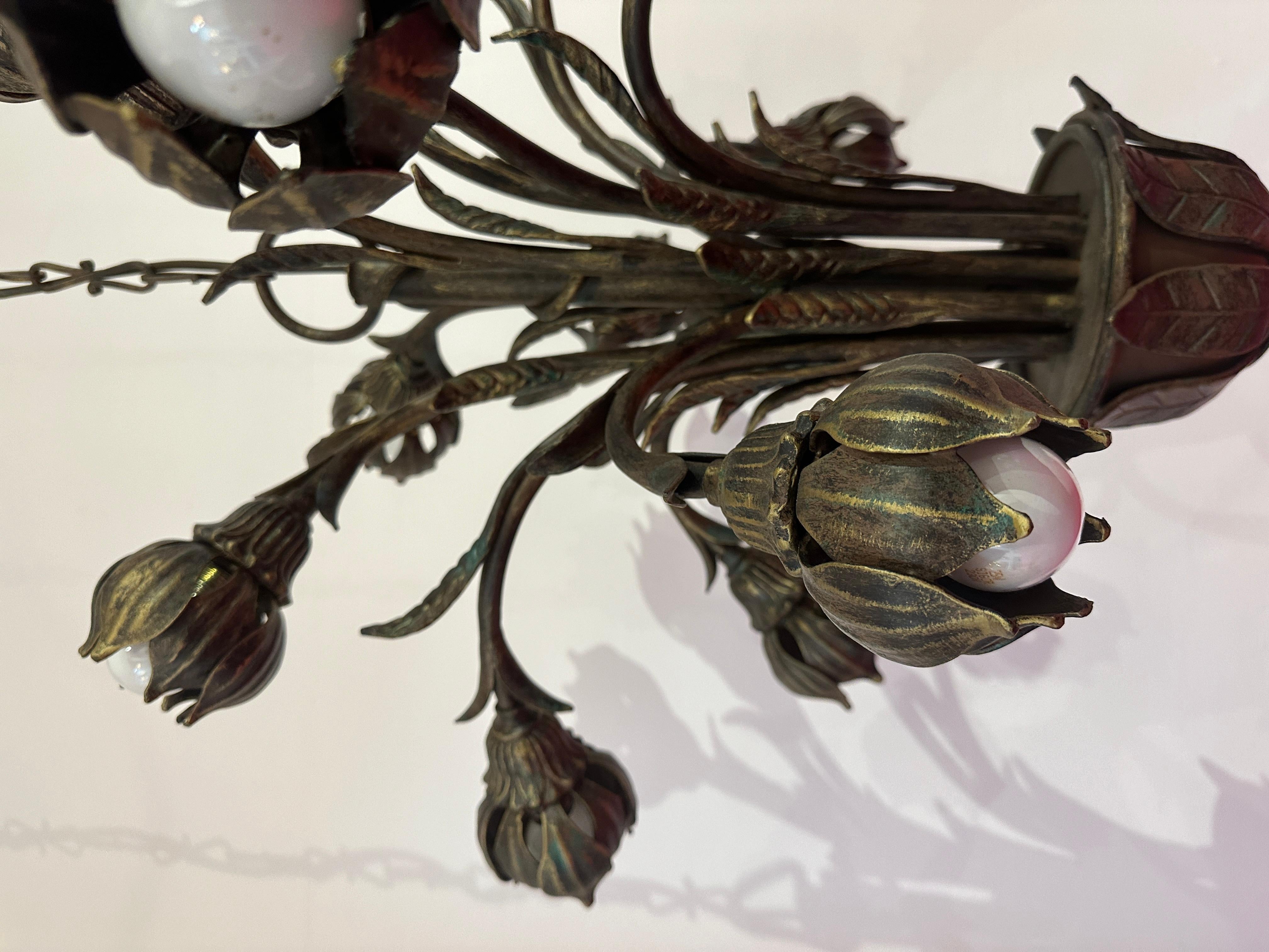 Insolite lustre allemand à 12 feux, en fonte et faux bronze, années 1970 3