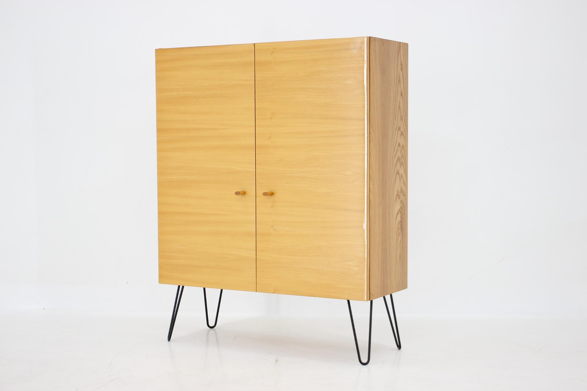 1970s Upcycled Birch Cabinet, Czechoslovakia In Good Condition For Sale In Praha, CZ