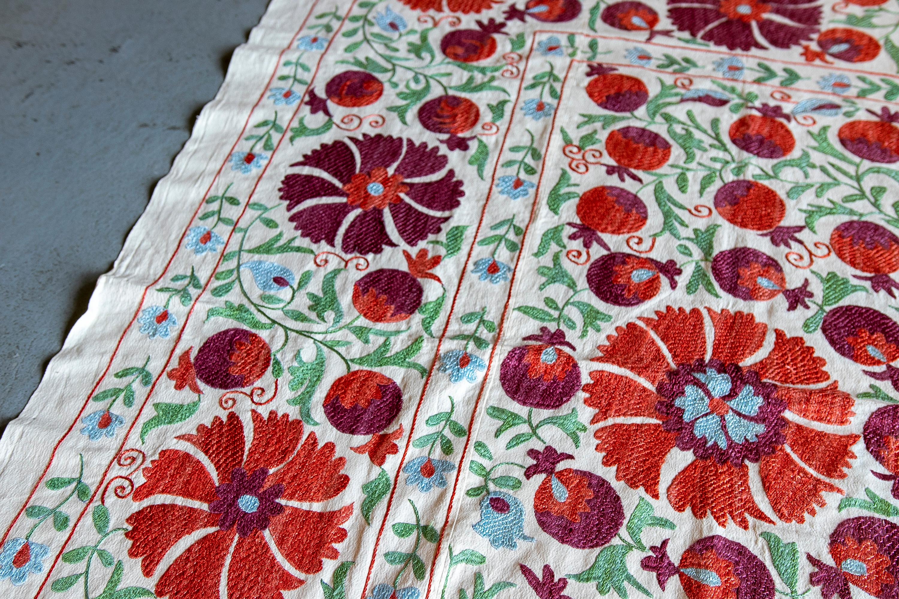 1970s Uzbekistan Suzani Carpet in Typical Colours For Sale 4