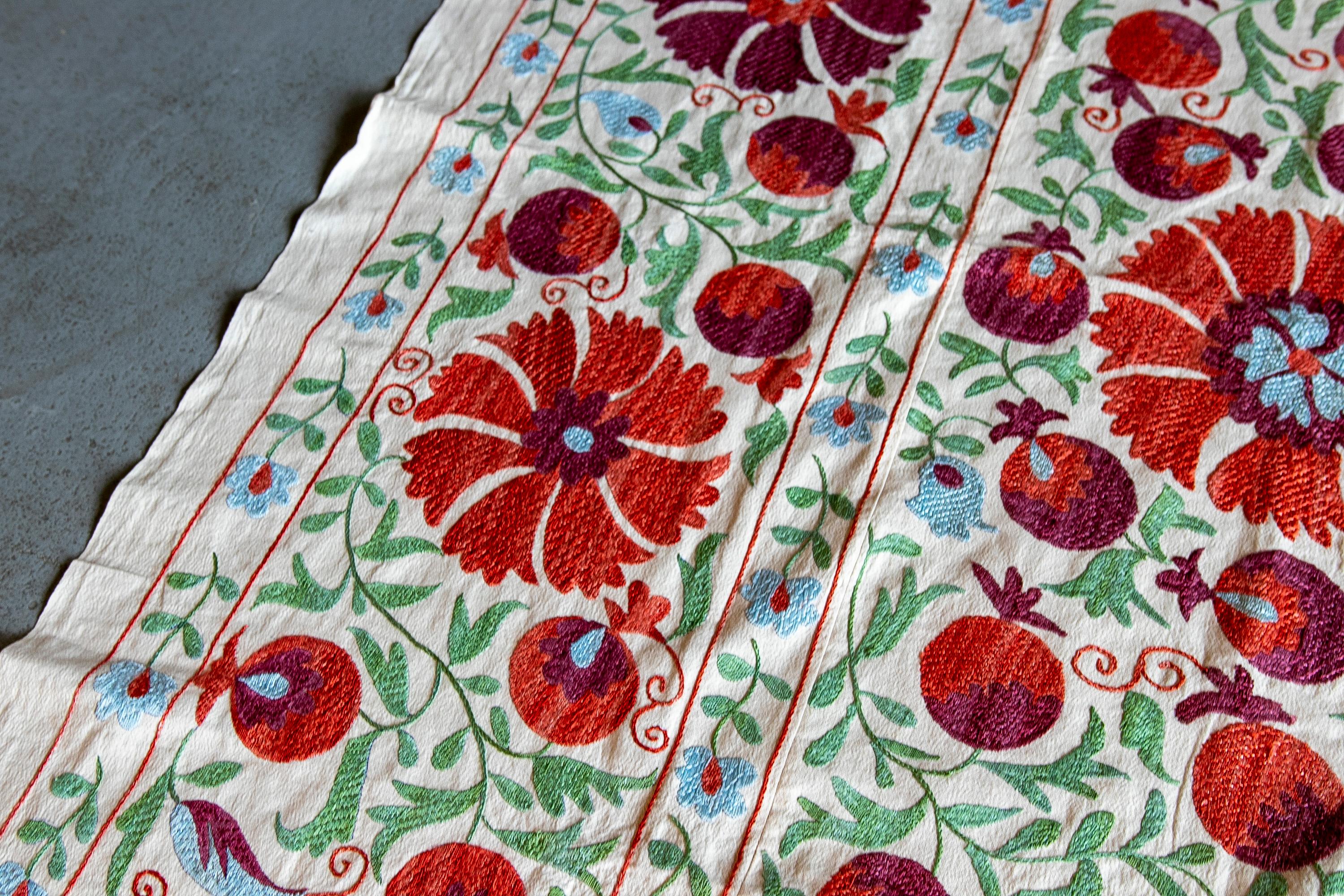 1970s Uzbekistan Suzani Carpet in Typical Colours For Sale 5
