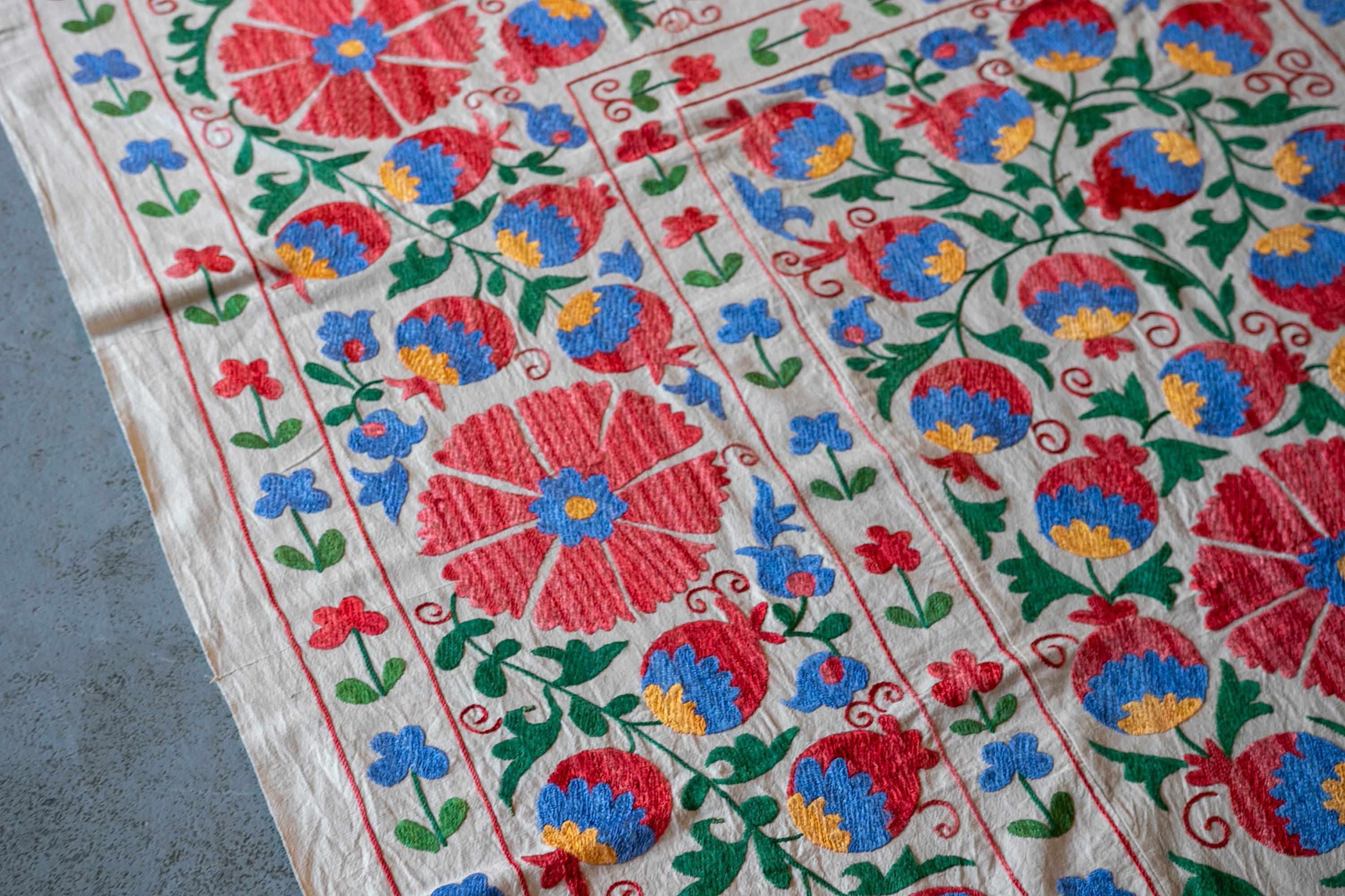 1970s Uzbekistan Suzani Carpet in Typical Colours For Sale 4