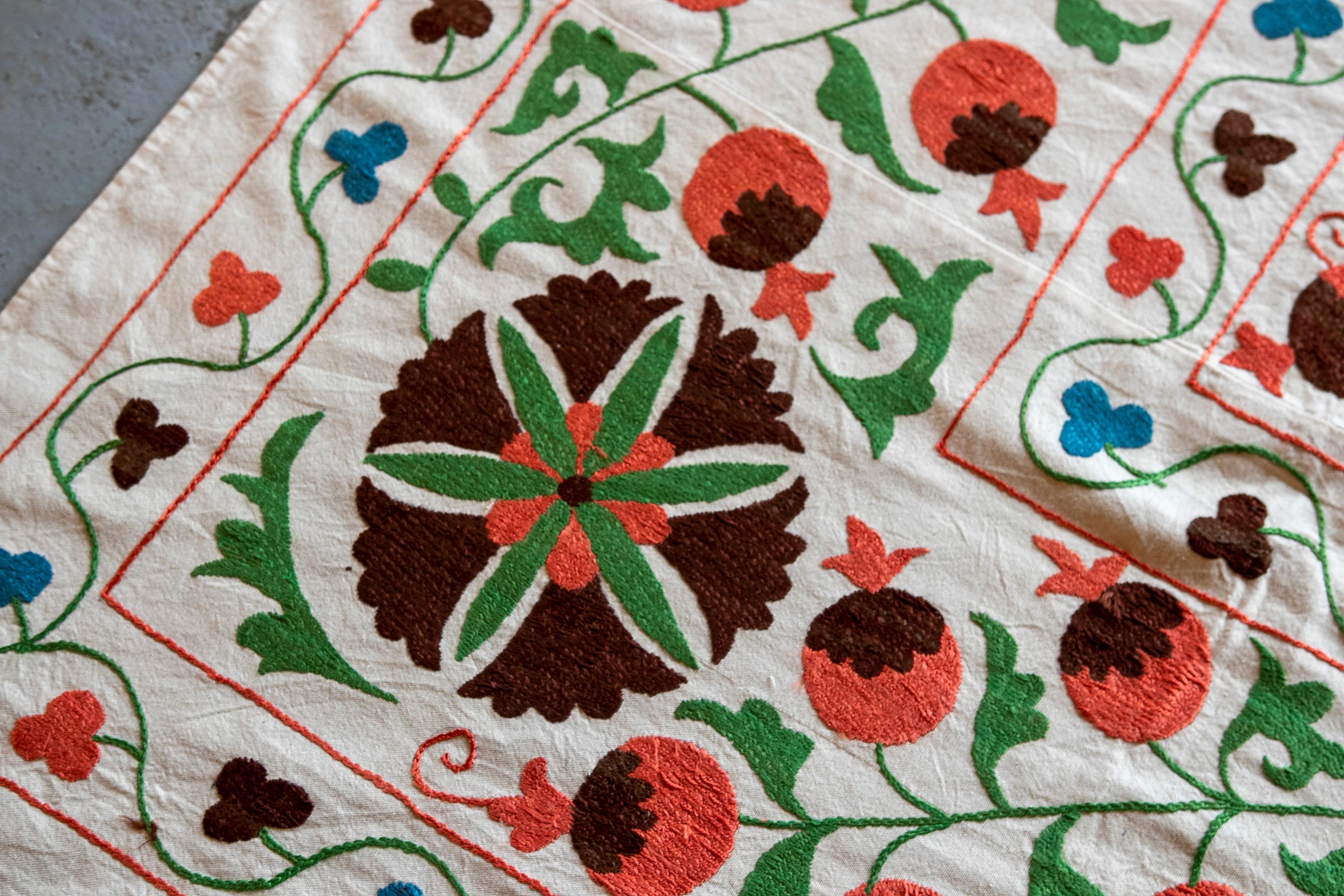 1970s Uzbekistan Suzani Carpet in Typical Colours For Sale 6