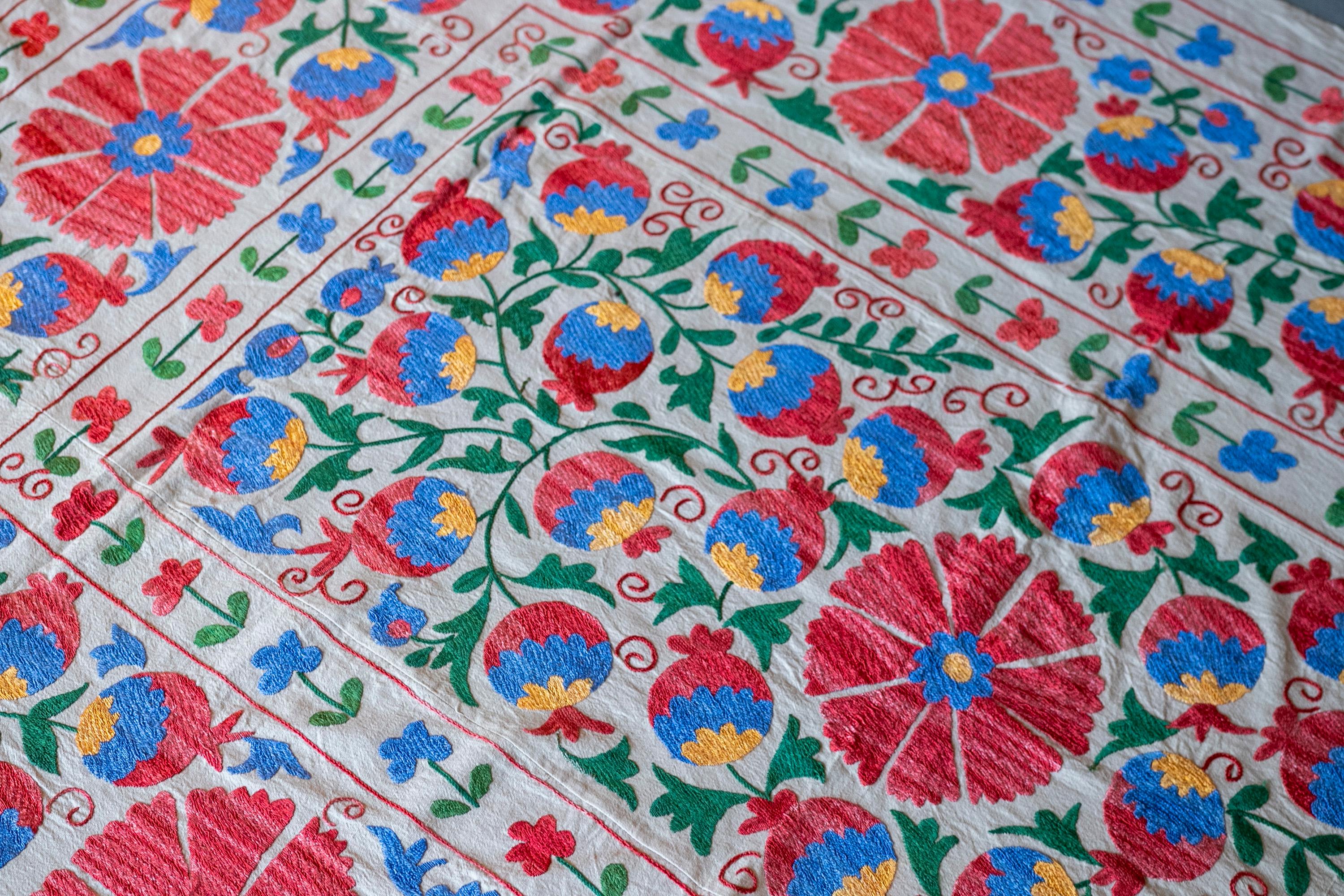 1970s Uzbekistan Suzani Carpet in Typical Colours For Sale 7