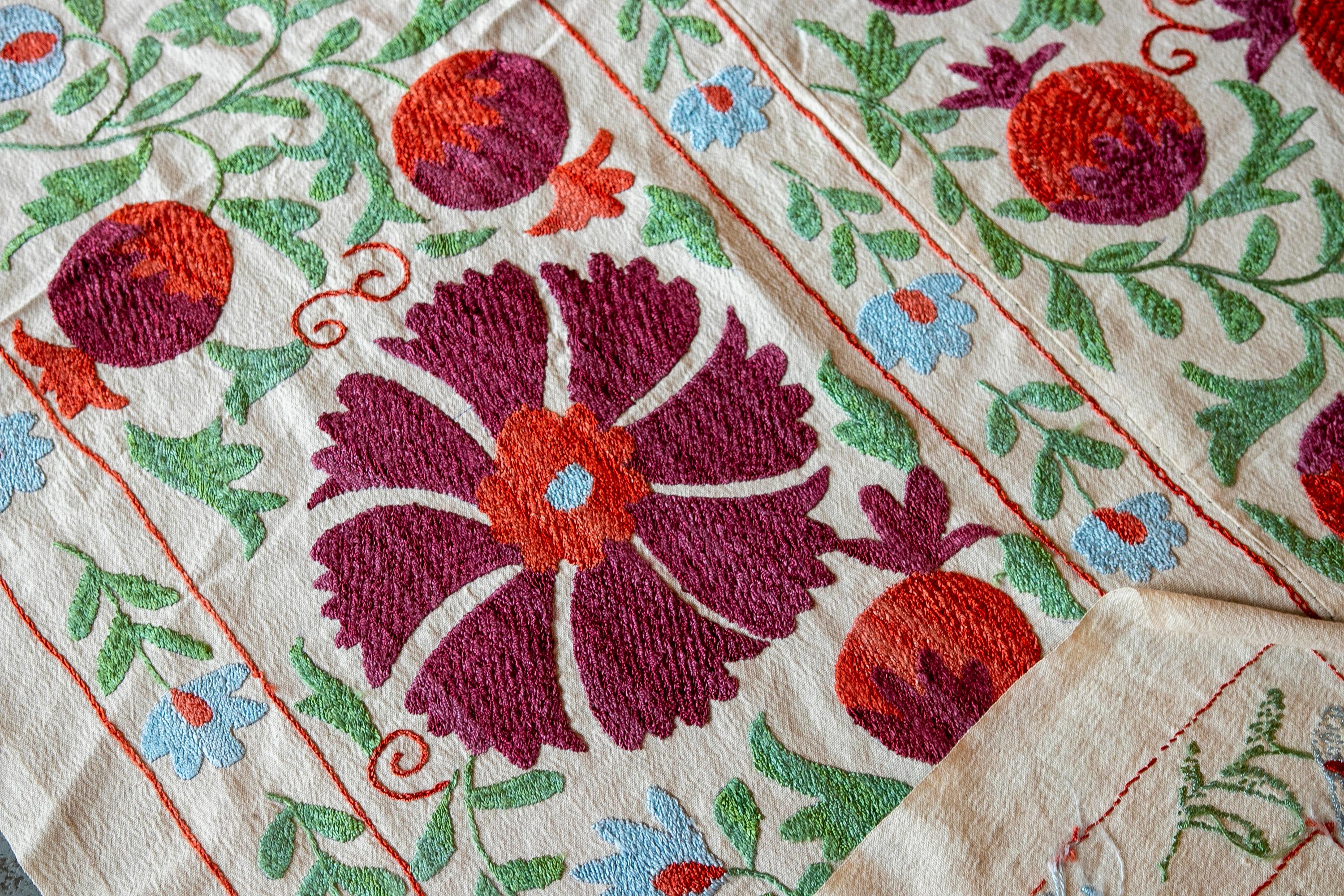 1970s Uzbekistan Suzani Carpet in Typical Colours For Sale 10