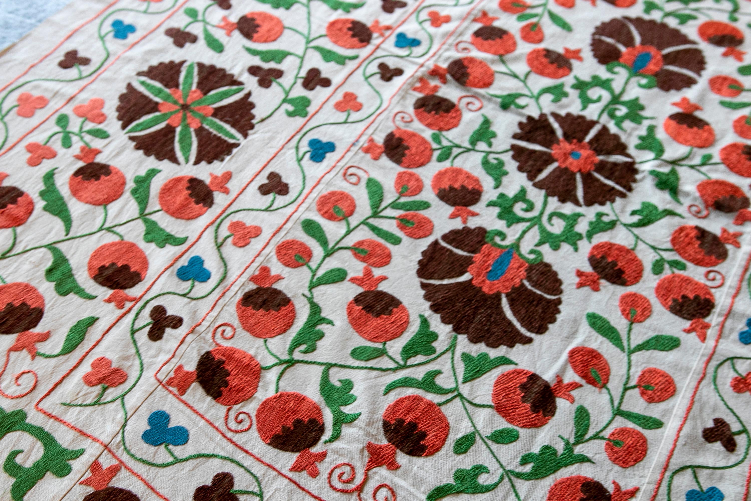 1970s Uzbekistan Suzani Carpet in Typical Colours For Sale 11