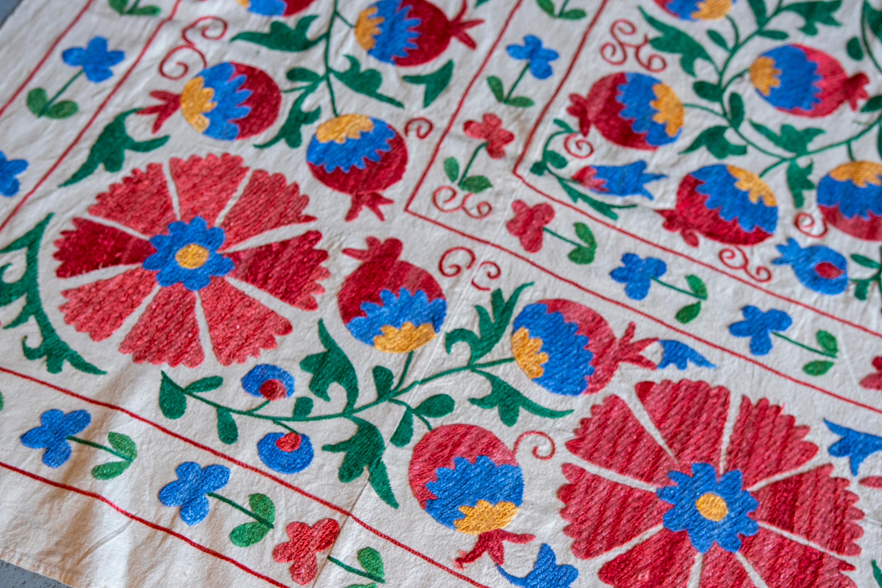 1970s Uzbekistan Suzani Carpet in Typical Colours For Sale 10