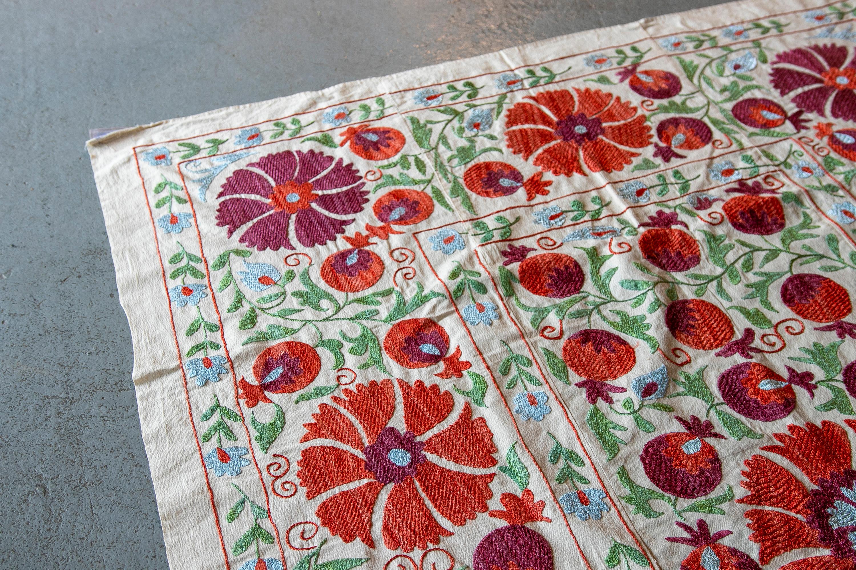 1970s Uzbekistan Suzani Carpet in Typical Colours For Sale 13