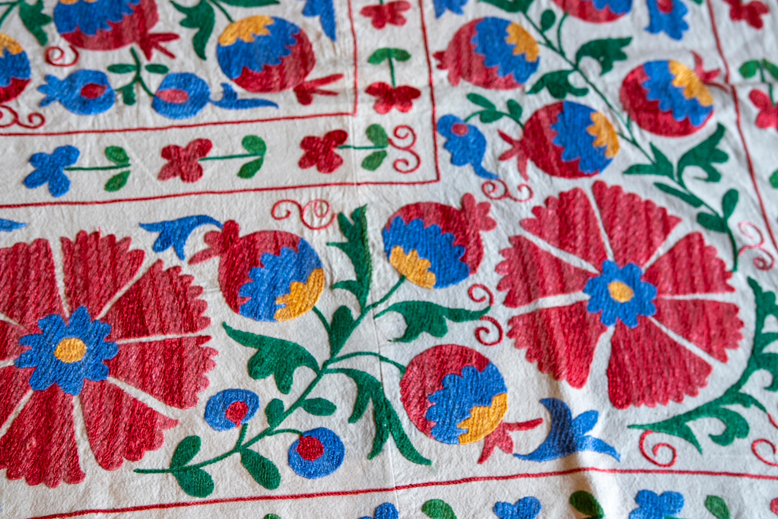 1970s Uzbekistan Suzani Carpet in Typical Colours For Sale 12