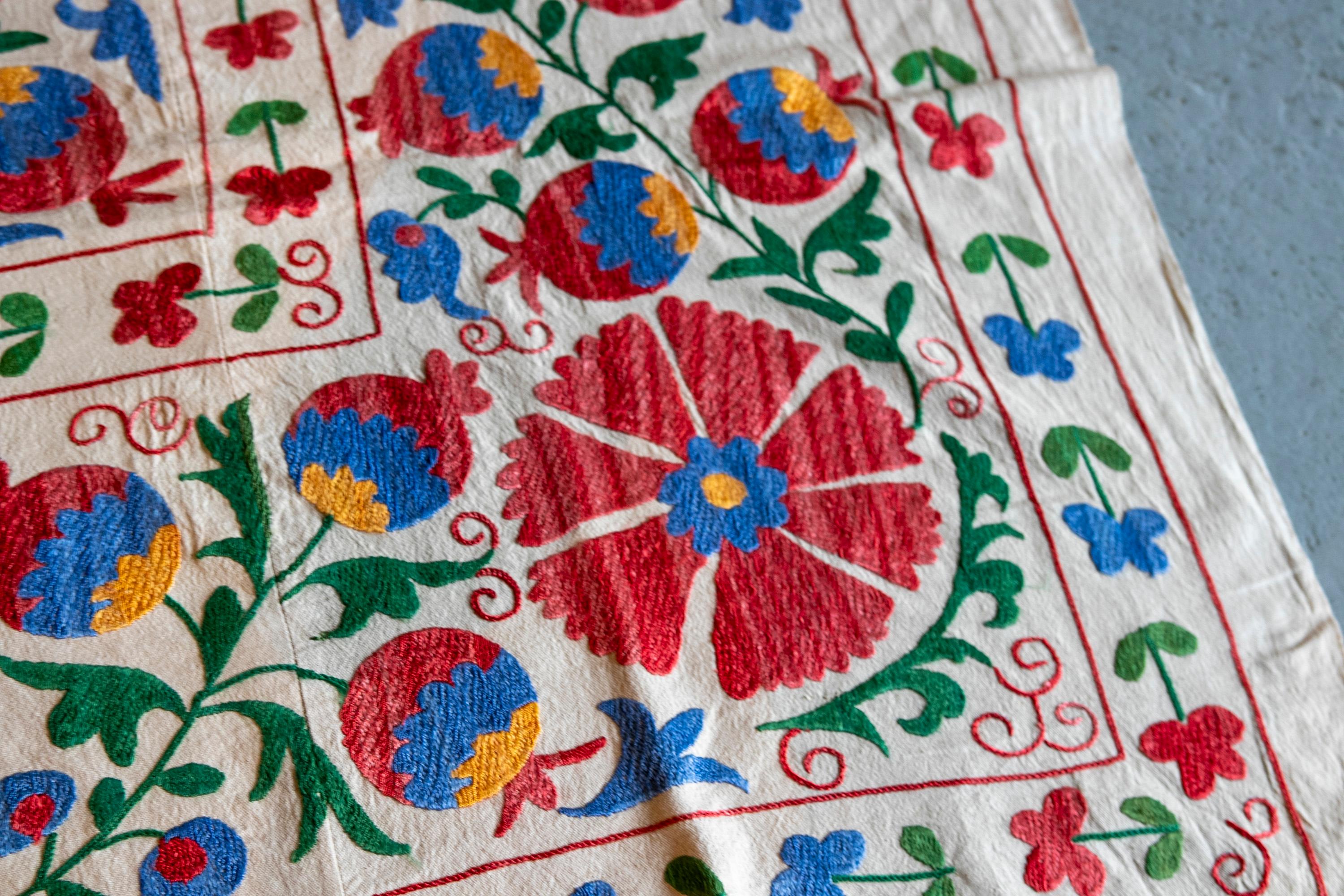 1970s Uzbekistan Suzani Carpet in Typical Colours For Sale 13