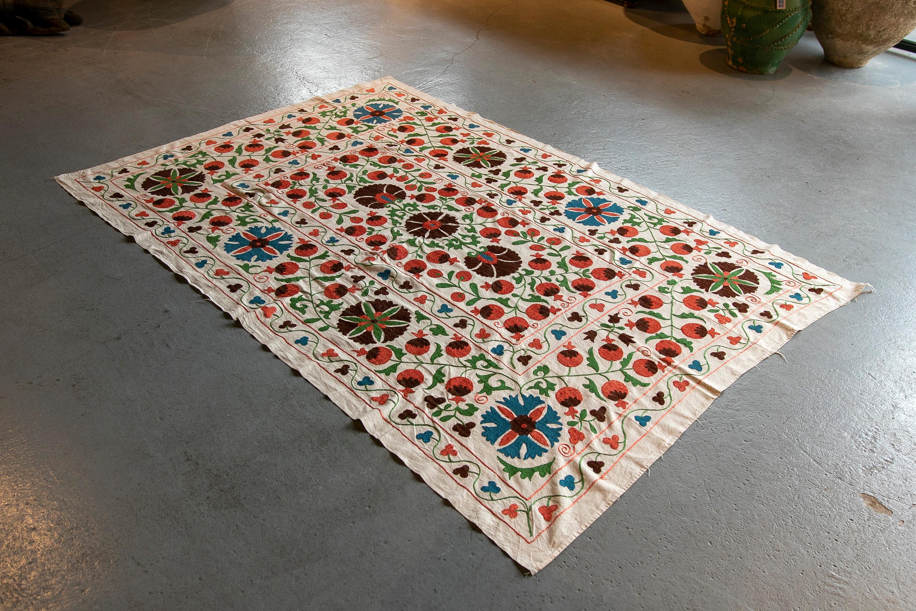 Hand-Woven 1970s Uzbekistan Suzani Carpet in Typical Colours For Sale