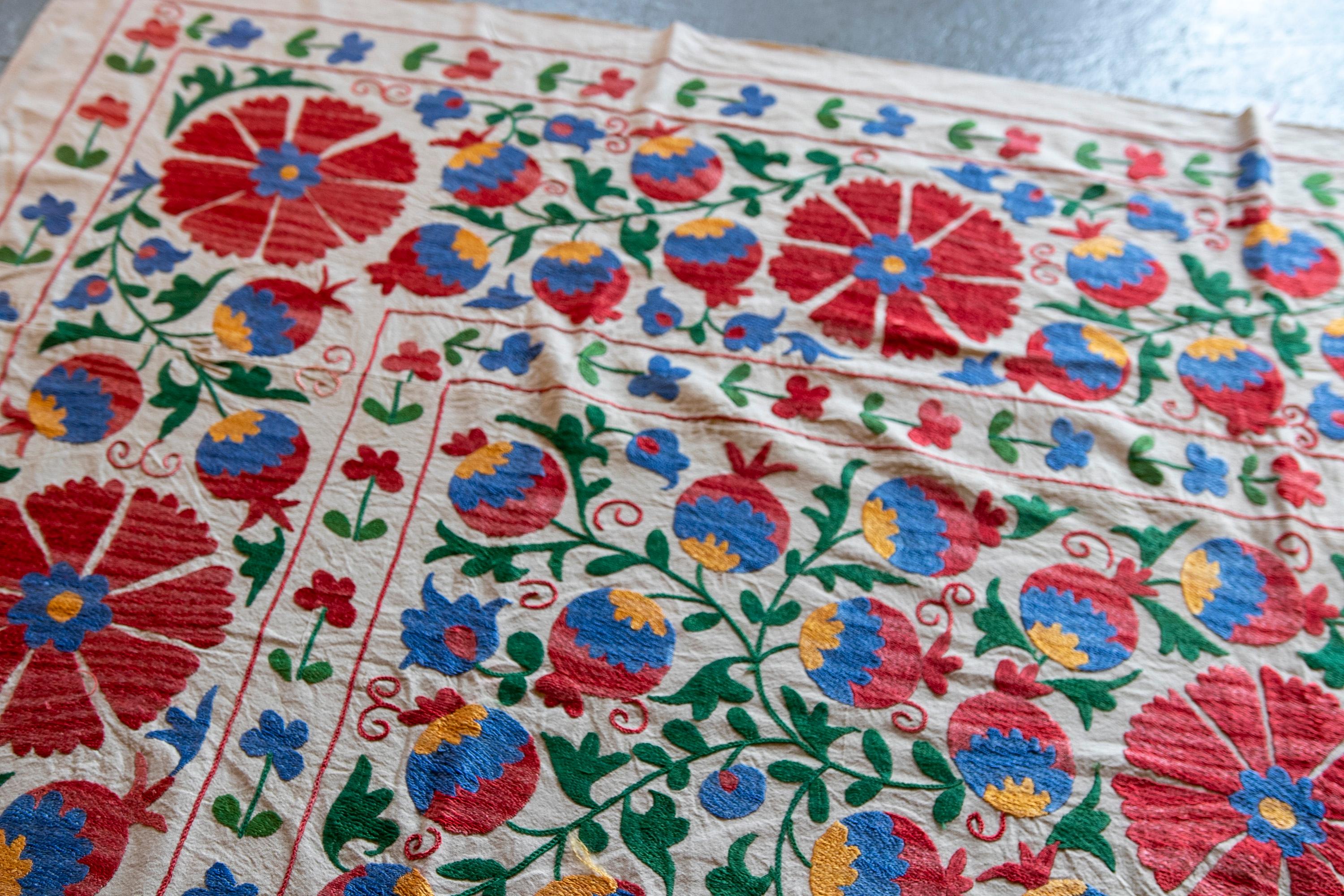 20th Century 1970s Uzbekistan Suzani Carpet in Typical Colours For Sale