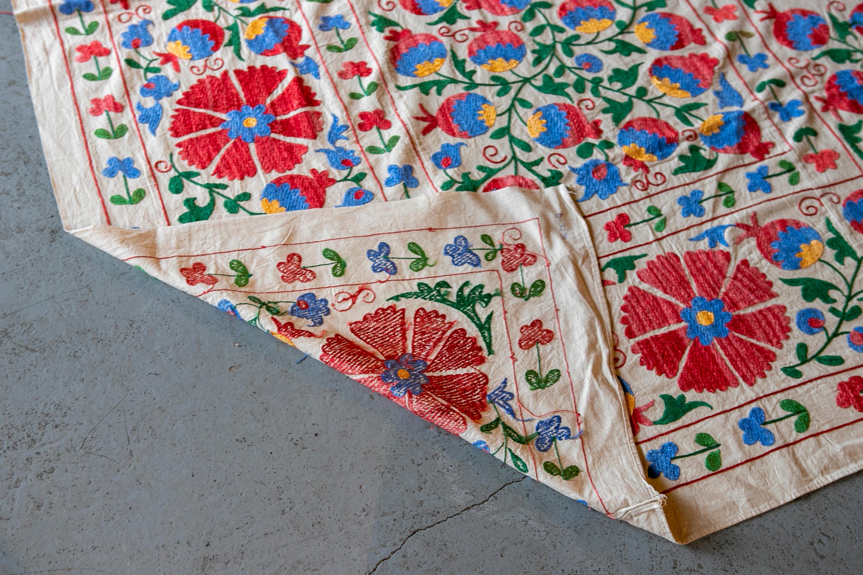 1970s Uzbekistan Suzani Carpet in Typical Colours For Sale 1