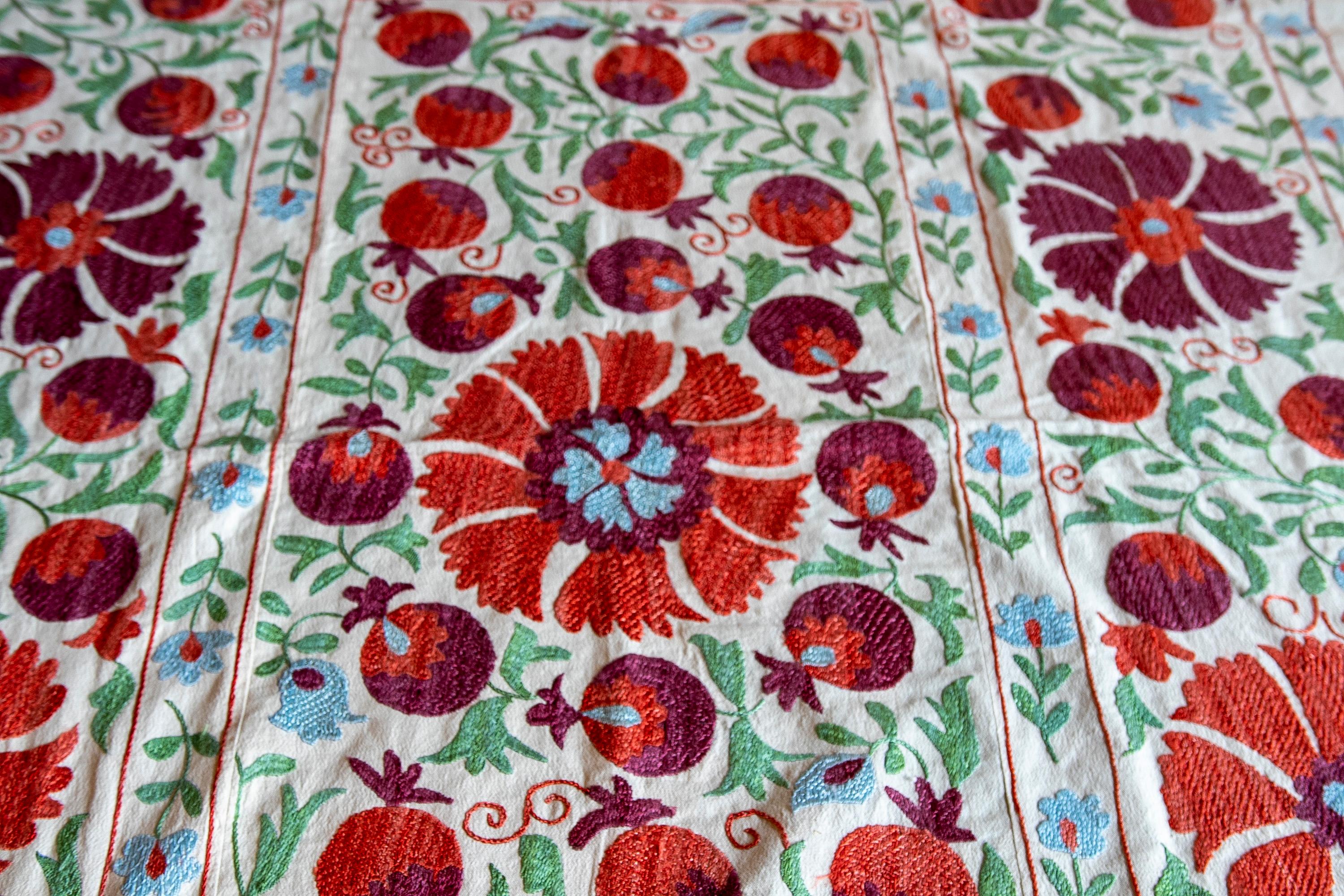 1970s Uzbekistan Suzani Carpet in Typical Colours For Sale 3