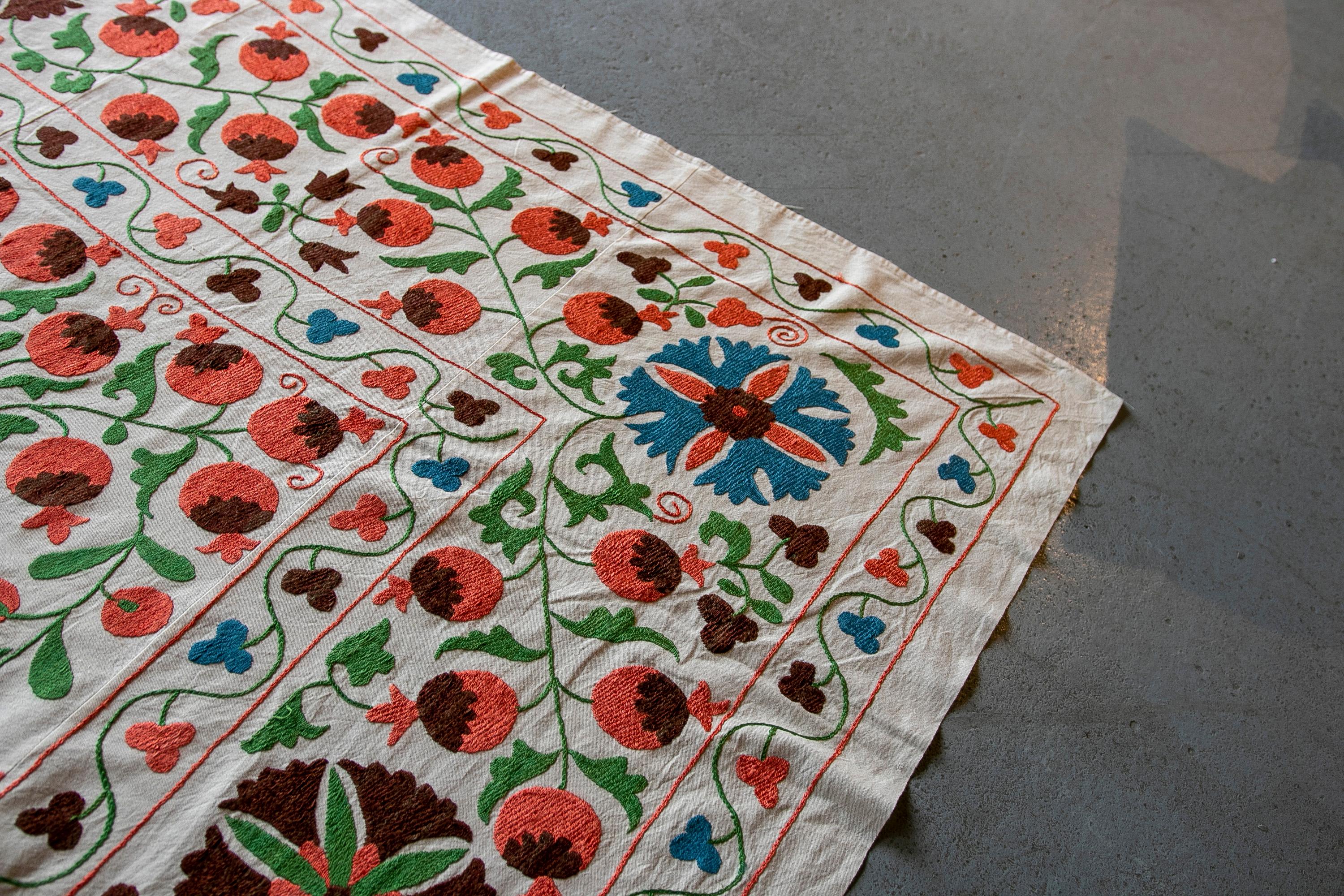 1970s Uzbekistan Suzani Carpet in Typical Colours For Sale 3