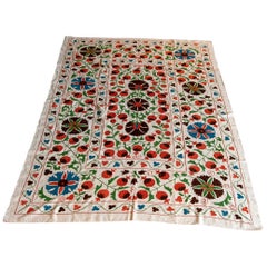 Alfombra Suzani de Uzbekistán de los años 70 en colores típicos
