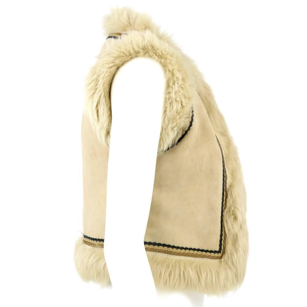 Fashionable Valentino beige mutton short vest edged with 3 rows of lather braid in black, beige and brown. Lined with mutton fur.
Height: 47
Bust: 41 cm
Shoulders: 32 cm 