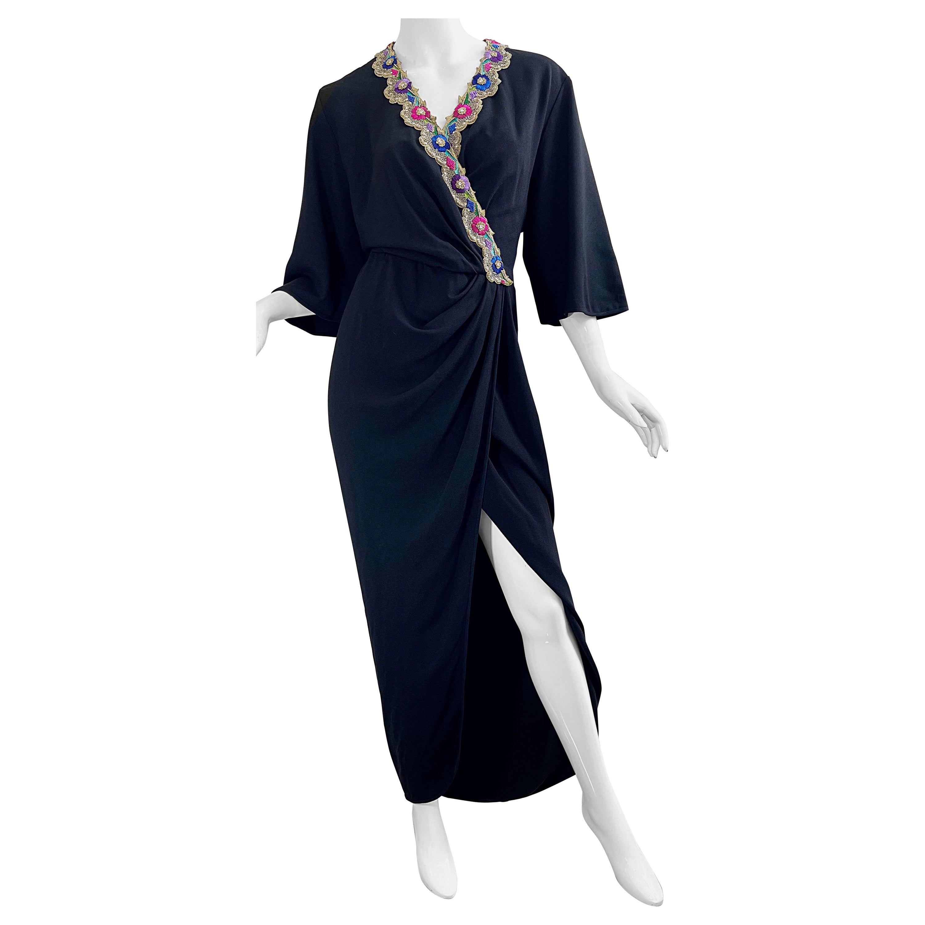 1970er Valentino 70er Jahre Vintage 70er Jahre Kleid aus schwarzem Krepp mit Gold-Gitter und Perlen bestickt im Angebot