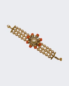 Pulsera vintage de Valentino de los años 70 con perlas de imitación, corales y baño de oro