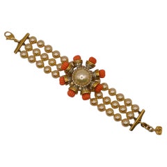 Pulsera vintage de Valentino de los años 70 con perlas de imitación, corales y baño de oro