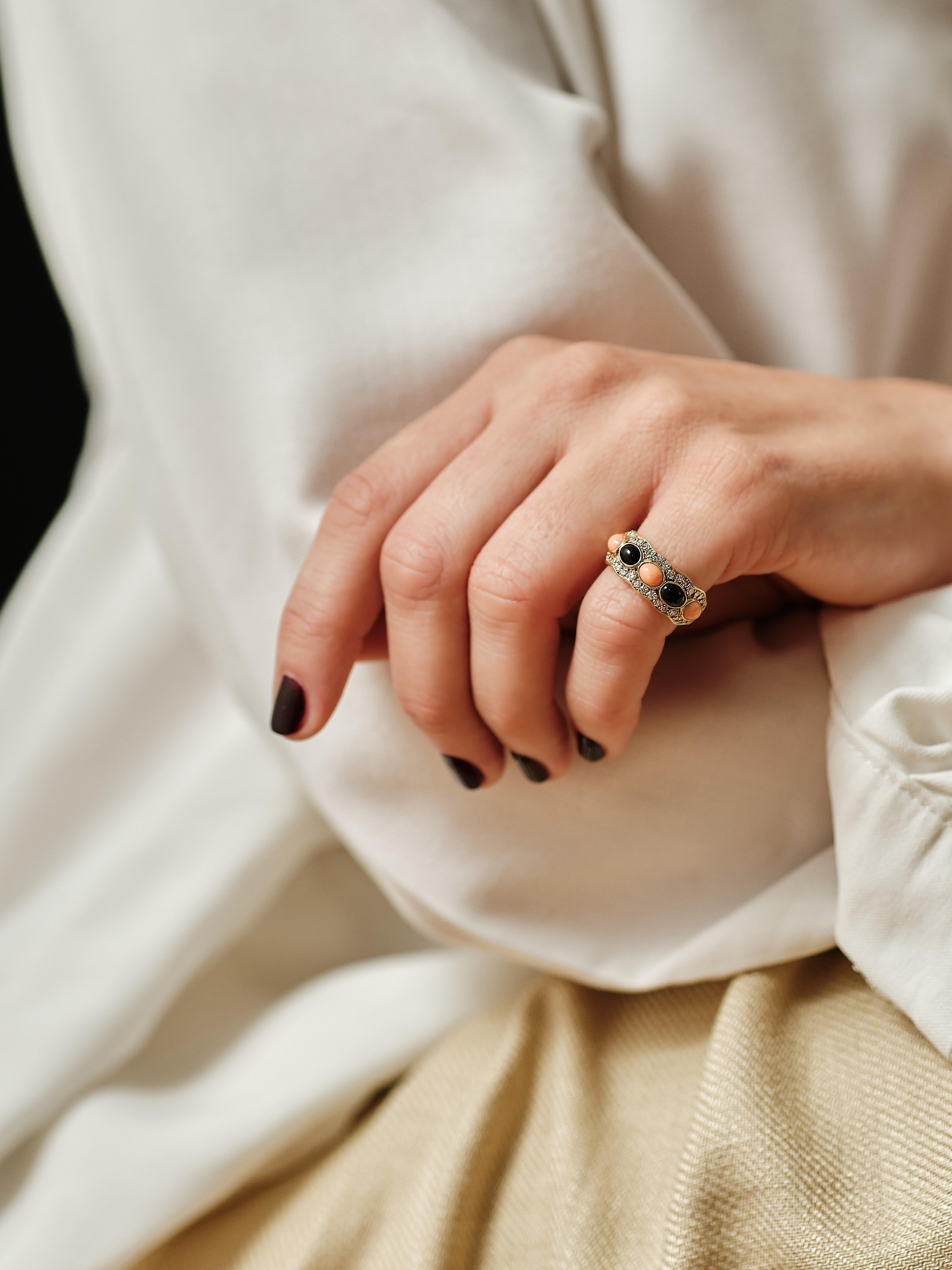 Women's or Men's 1970s Van Cleef and Arples coral, onyx and diamond ring