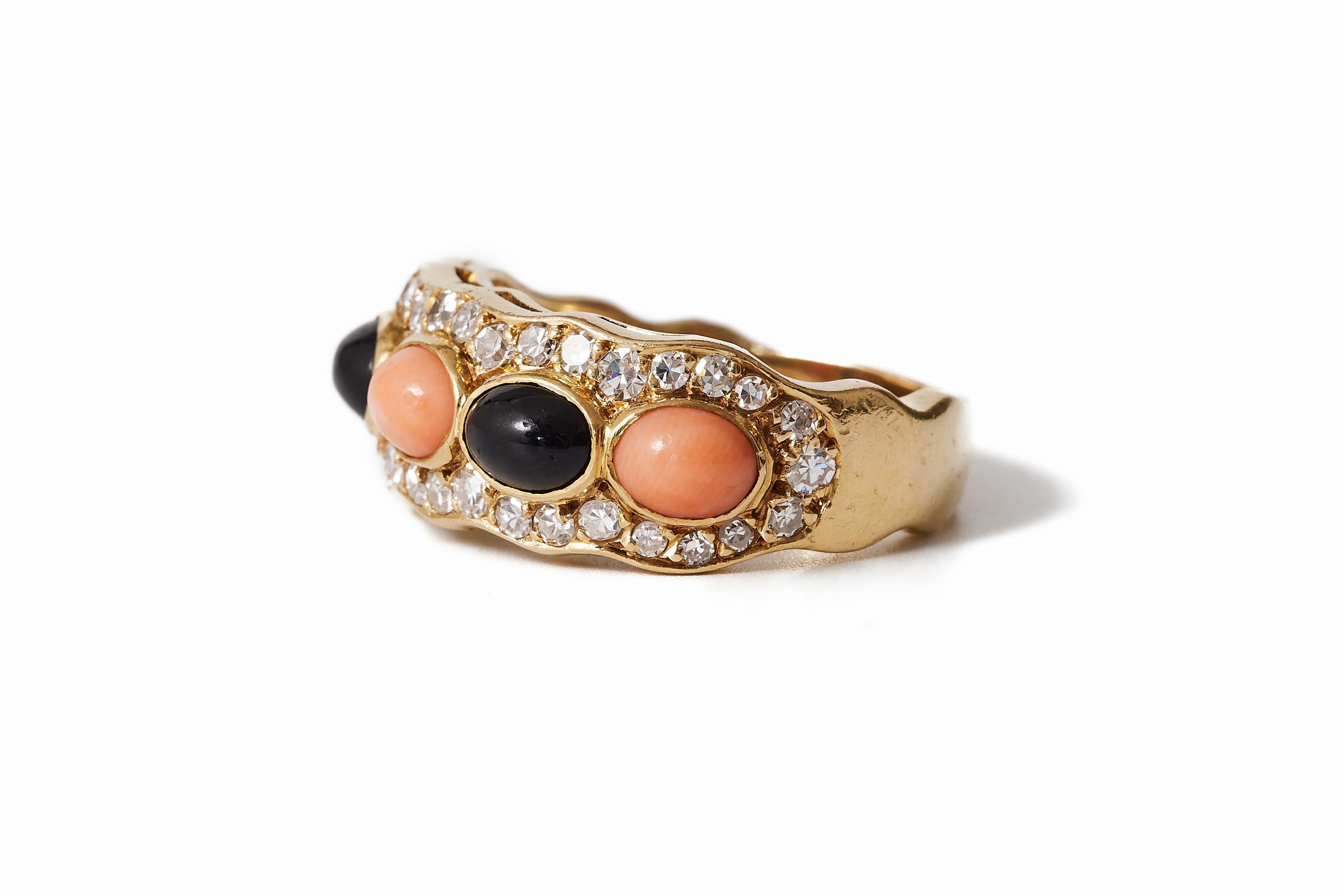 1970s Van Cleef and Arples coral, onyx and diamond ring 3