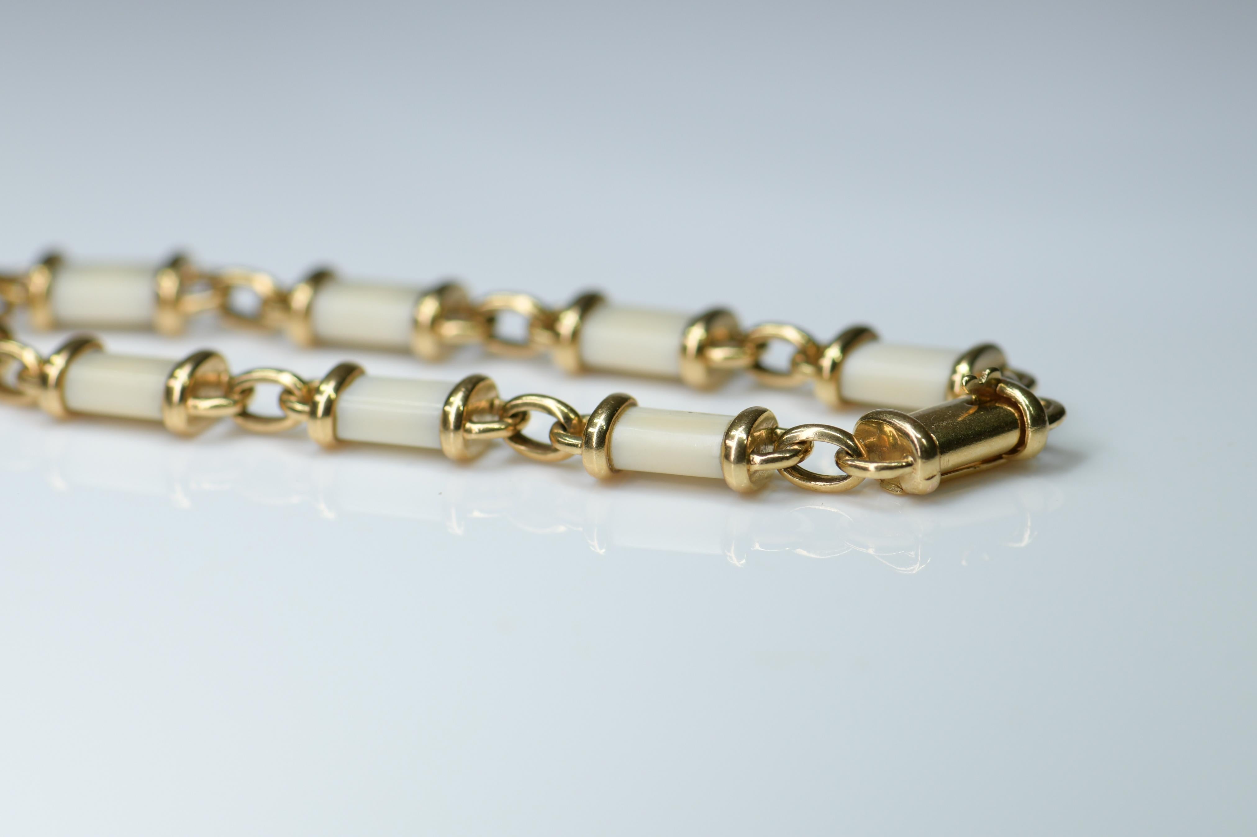 A very charming Van Cleef and Arpels horn chain-link bracelet set in 18k yellow gold. The links are articulated which allows the bracelet to sit and flow nicely on the wrist. 

This is a classic design of Van Cleef & Arpels 70s bracelet, a highly