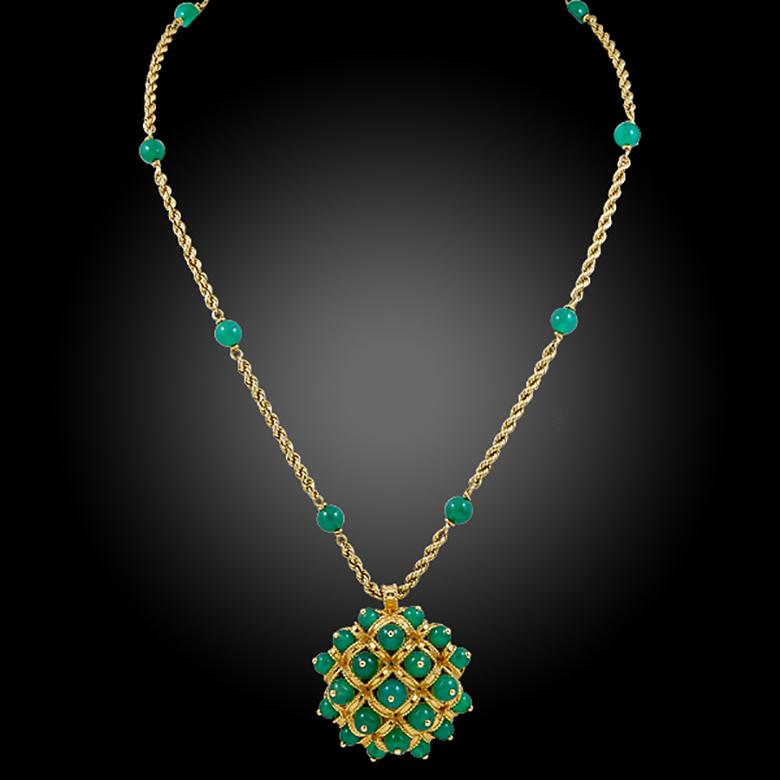 1970s Van Cleef & Arpels Chrysoprase Gold Chain Necklace In Excellent Condition In New York, NY