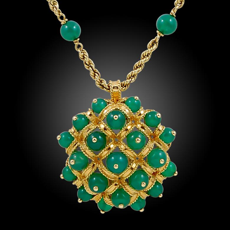 Women's 1970s Van Cleef & Arpels Chrysoprase Gold Chain Necklace