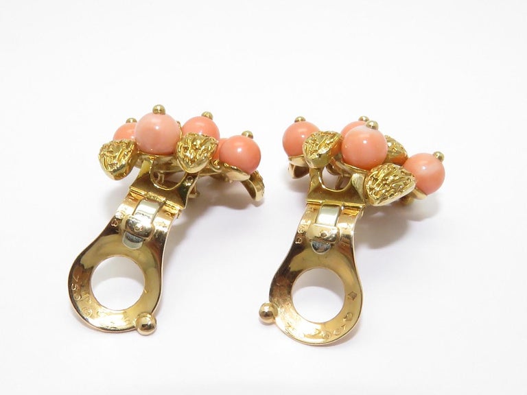 Women's 1970s Van Cleef & Arpels Coral Beads Gold Ear Clips For Sale