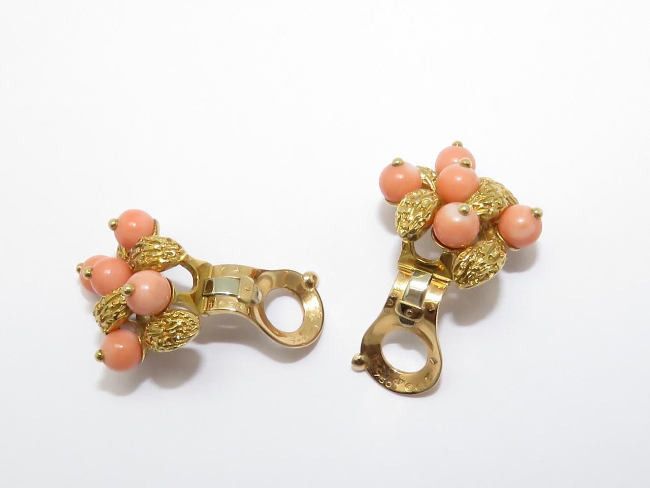 1970s Van Cleef & Arpels Coral Beads Gold Ear Clips For Sale 1
