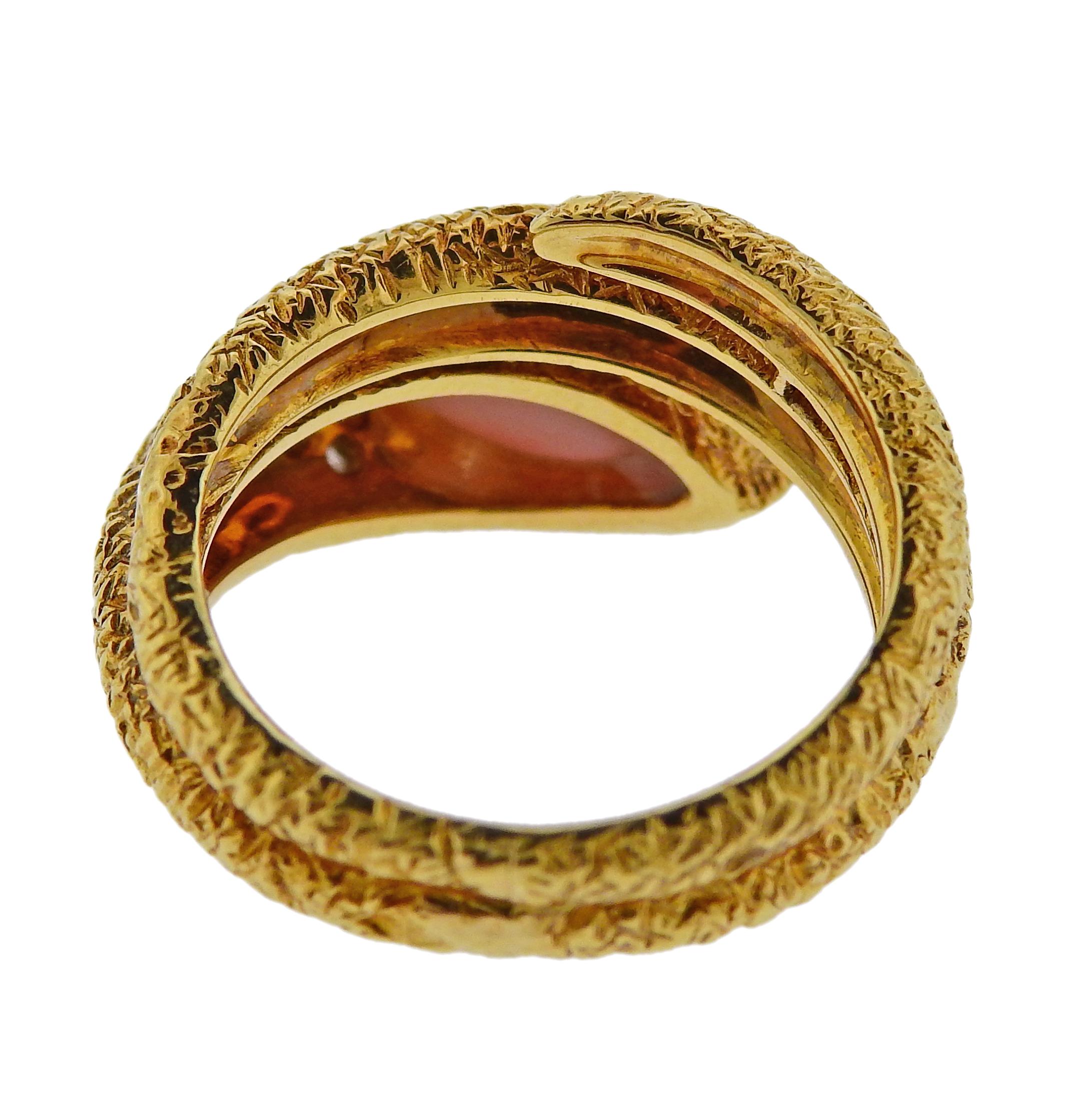1970s Van Cleef & Arpels Coral Diamond Gold Ring In Excellent Condition For Sale In Lambertville, NJ