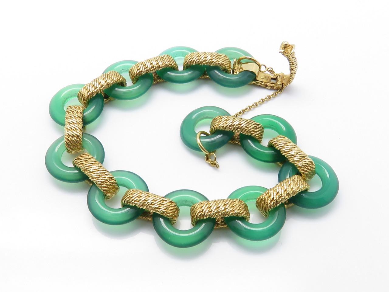 This  Green Agate 18k Yellow Gold Bracelet.
Signed V C A and numbered and stamped with French hallmarks.
Circa 1970
Measurements:
Length: 7.09 In ( 18 cm )       Width: 0.59 In ( 1.5 cm )
Weight: 45 Grams