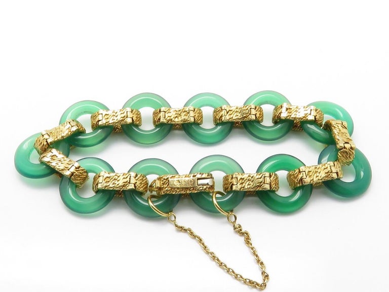 1970s Van Cleef and Arpels Green Agate Gold Bracelet For Sale at