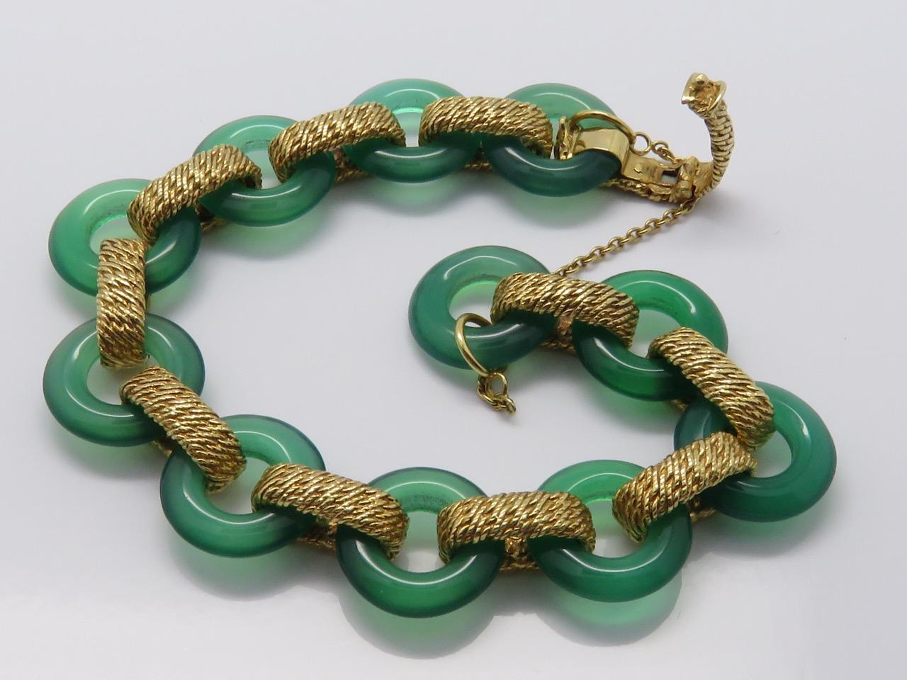 Women's or Men's 1970s Van Cleef & Arpels Green Agate Gold Bracelet For Sale